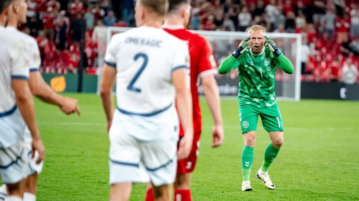 Kasper Schmeichel ilede til, da det slog gnister mellem de danske og schweiziske spillere.