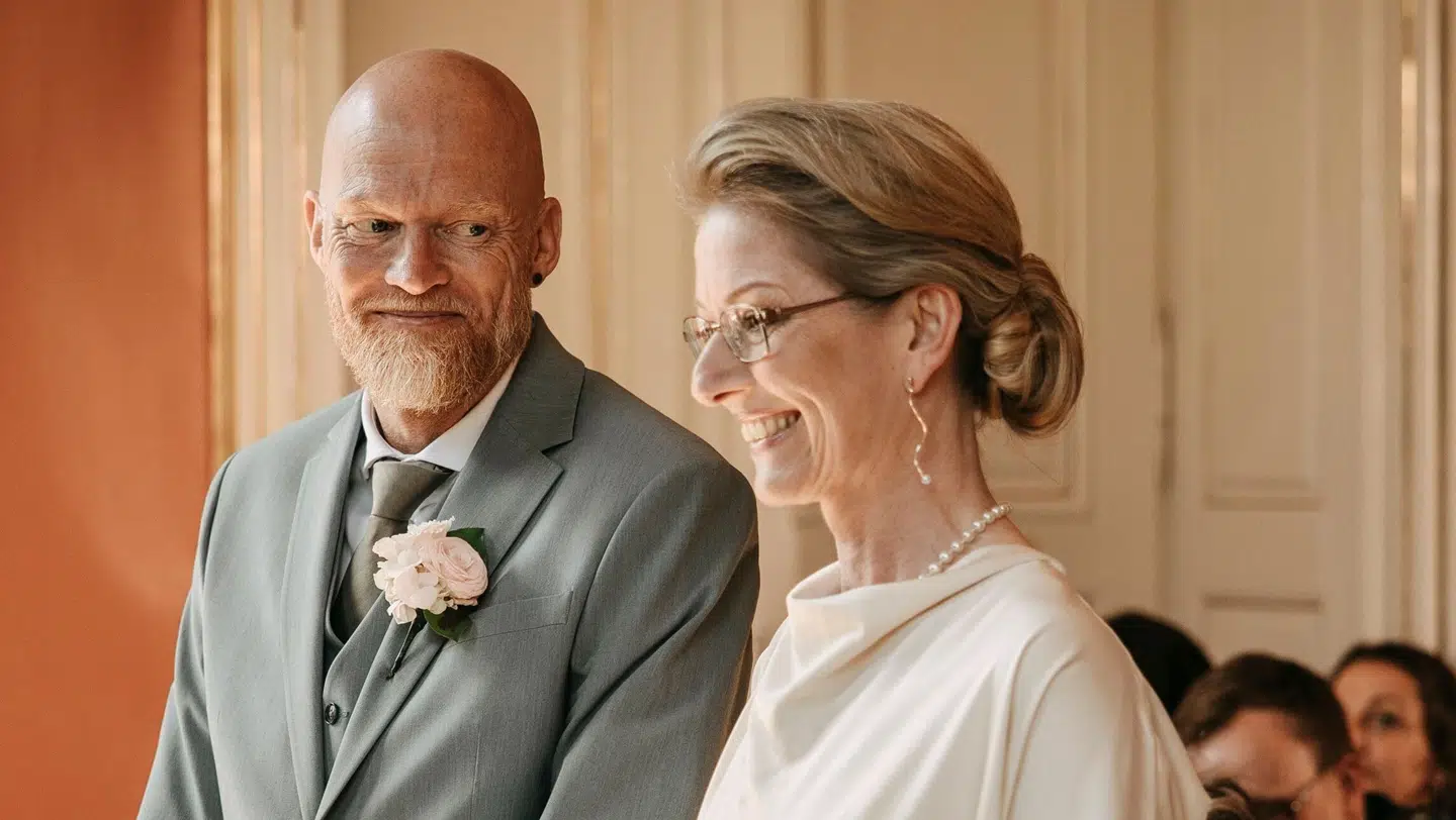 Den 50-årige brandmand Lars Skærbæk Løvendahl og den 48-årige sagsbehandler Lone Koch blev gift i DR-programmet 'Gift ved første blik'. Foto: Snowman Productions