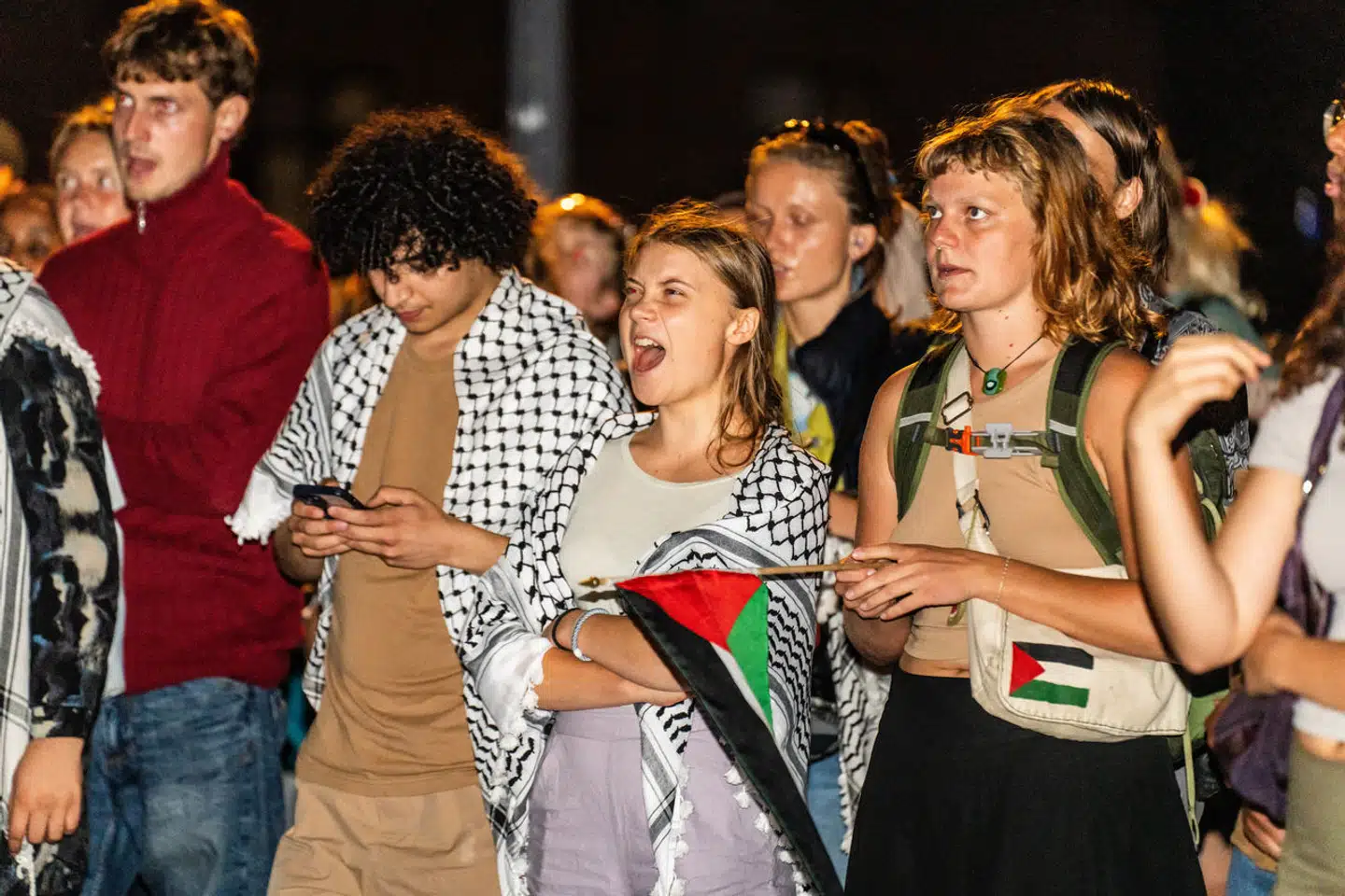 Det har været alt andet end nogle kedelige dage for den svenske klimaaktivist Greta Thunberg, der i disse dage opholder sig i København. Onsdag blev hun anholdt af det danske politi, og torsdag lænkede hun sig selv fast til en mikrofon i DR Byen.