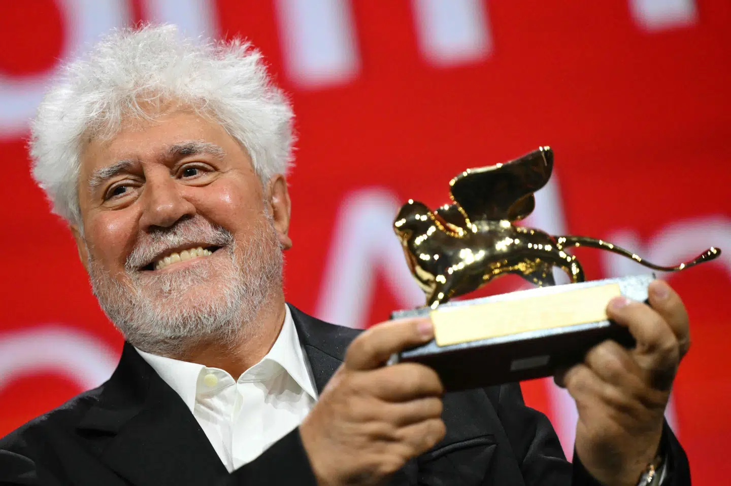 Spanske Pedro Almodóvar har instrueret "The Room Next Door", som lørdag aften har vundet Den Gyldne Løve i Venedig.