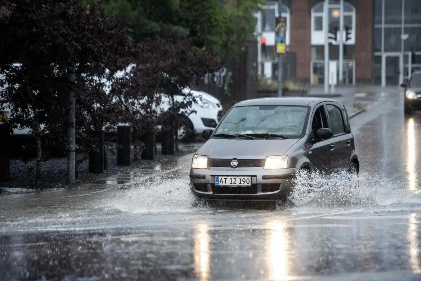 Mandag vil der falde kraftig regn over store dele af Danmark, varsler DMI. Lokalt kan der blive tale om skybrud. (Arkivfoto).