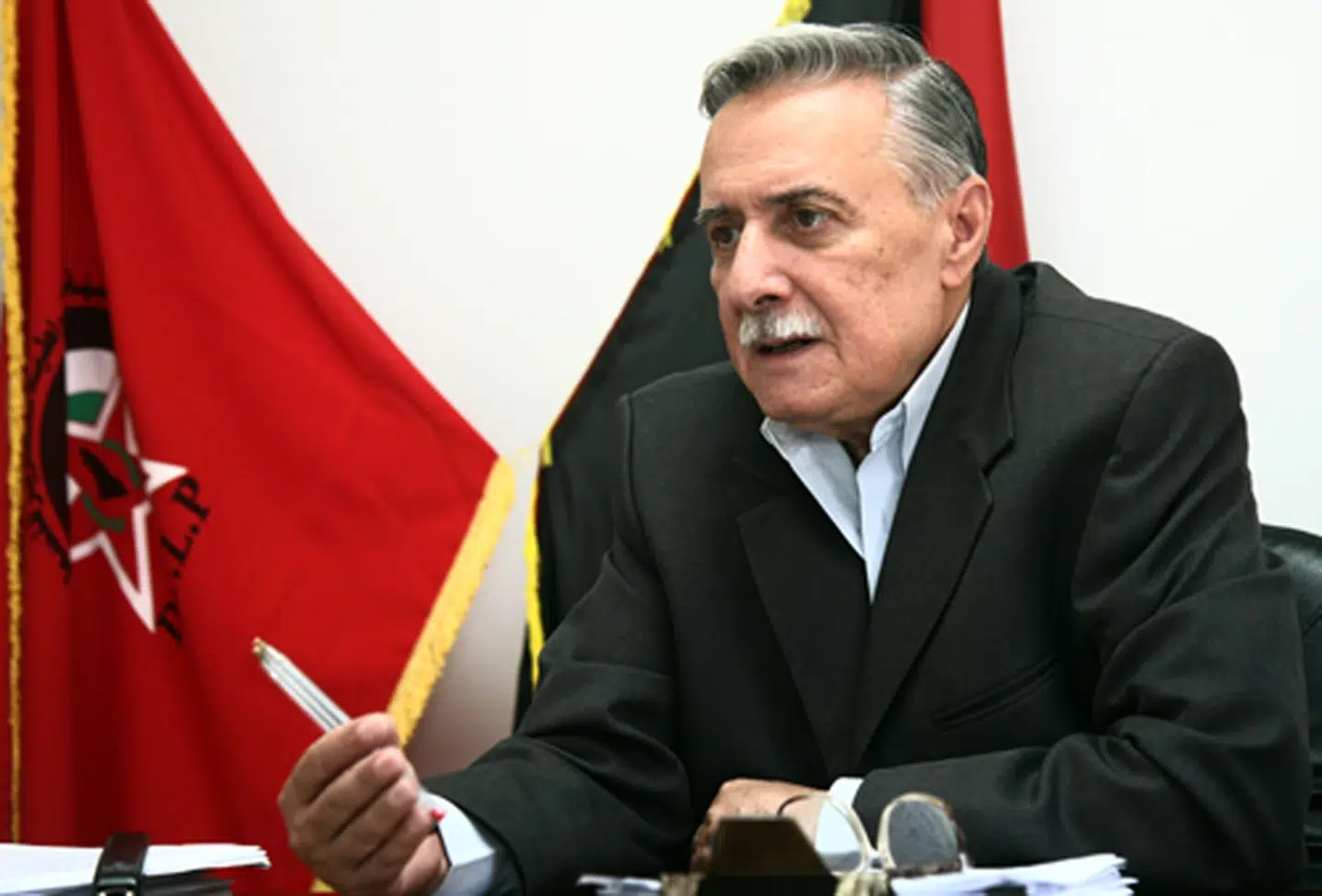 Her ses DFLP-lederen Qais Abd al-Karim, som Inger V. Johansen mødtes med i maj i år.