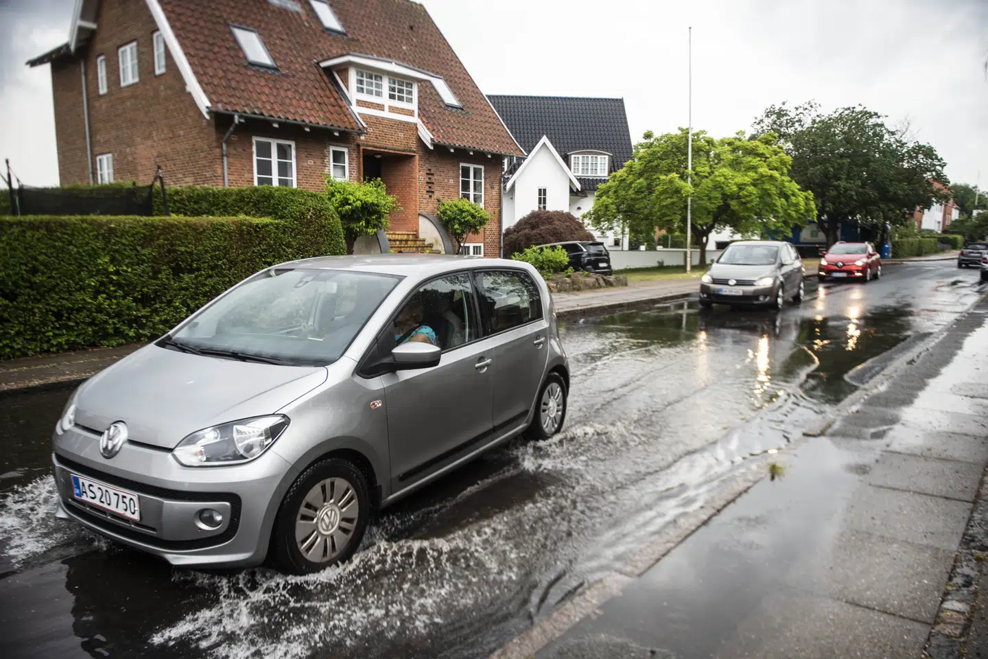 Ved at tage nogle forholdsregler inden et skybrud, kan man undgå ødelæggelser i hjemmet. (Arkivfoto).