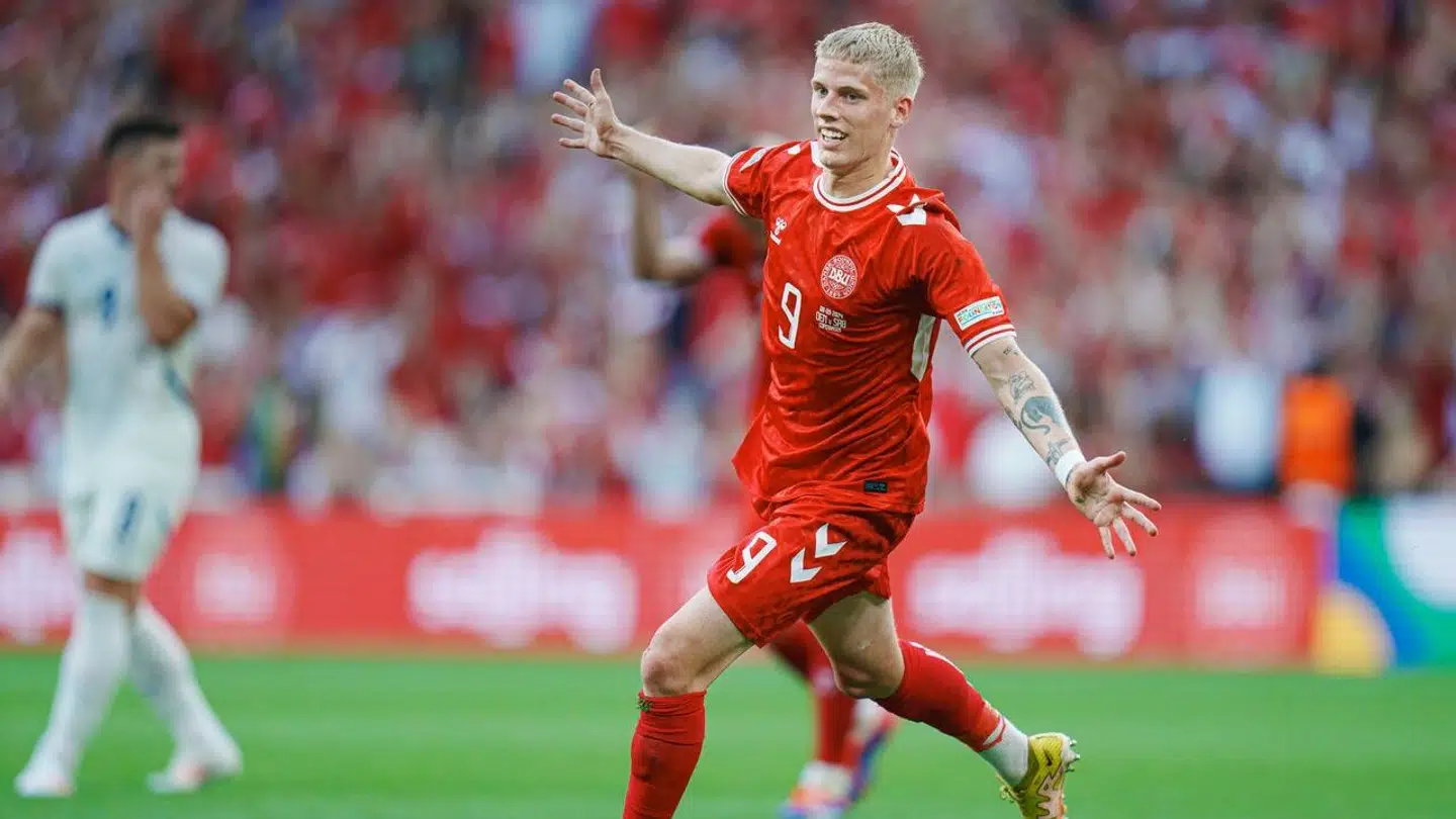 Albert Grønbæk scorede sit første landsholdsmål i kampen mod Serbien.