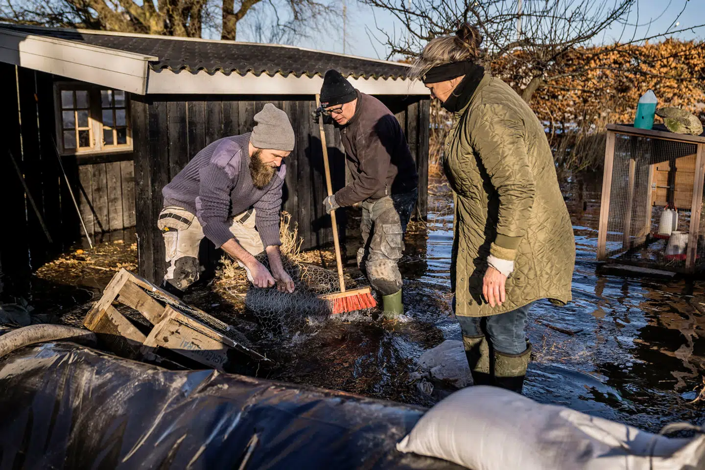 Danmark har de seneste år været ramt af flere voldsomme stormfloder, hvor flere har været så uheldige at få oversvømmet kælde. Her er det Janni Pedersens hus i nærheden af Kignæs Havn efter stormen Malik havde været på besøg.
