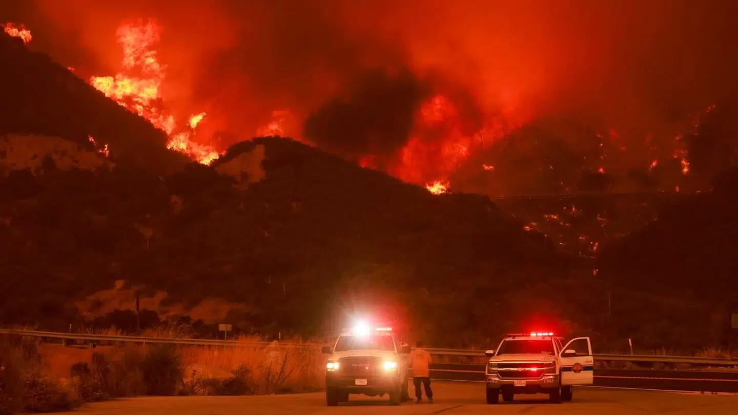 Det er voldsomme billeder, der er rullet ind fra branden i Californien.