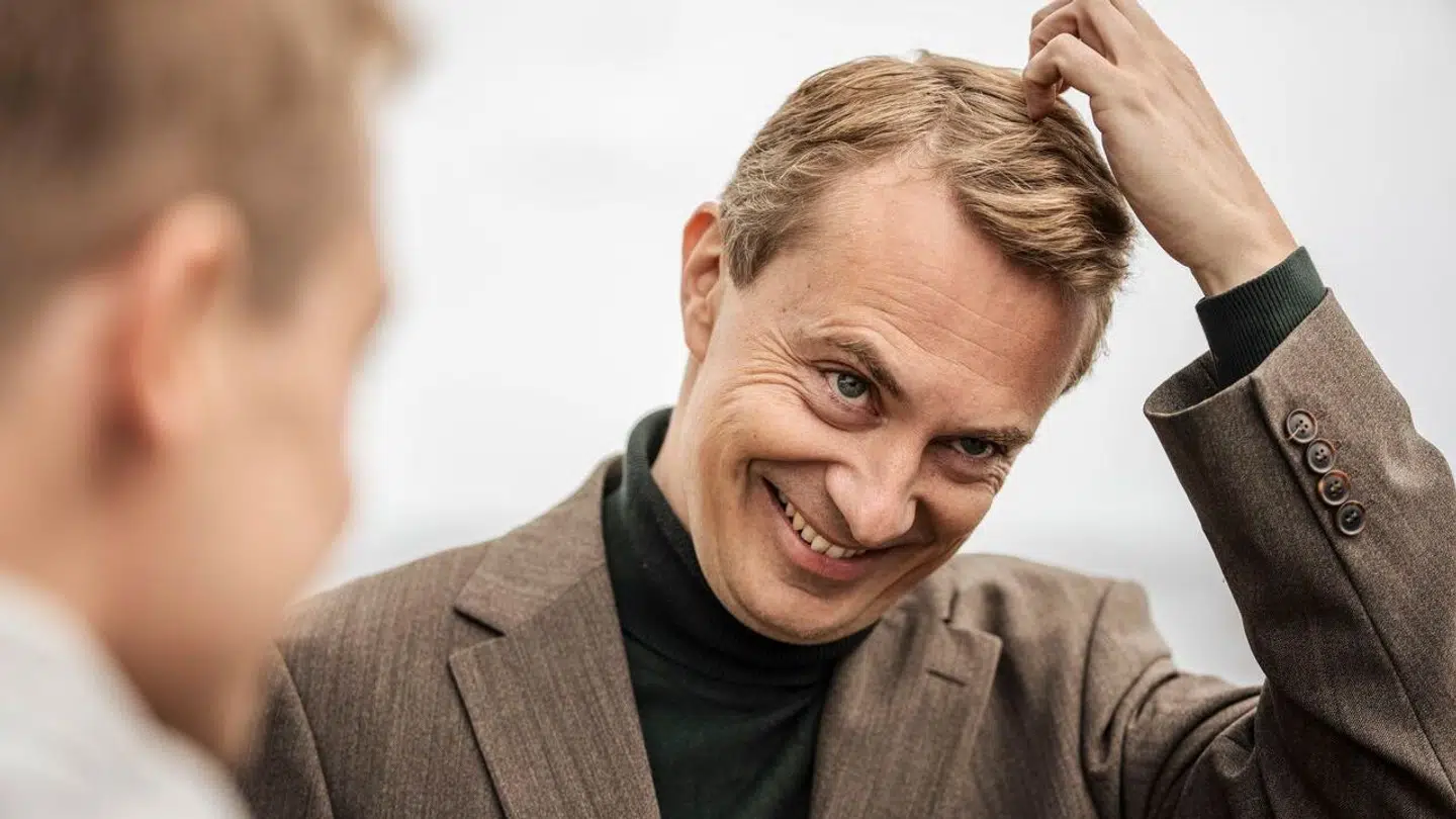 Dansk Folkepartis formand Lars Løkke Rasmussen kommer hård kritik af Moderaternes politiske leder Lars Løkke Rasmussen, og kæk bemærkning til det kriseramte partis politiske ordfører.