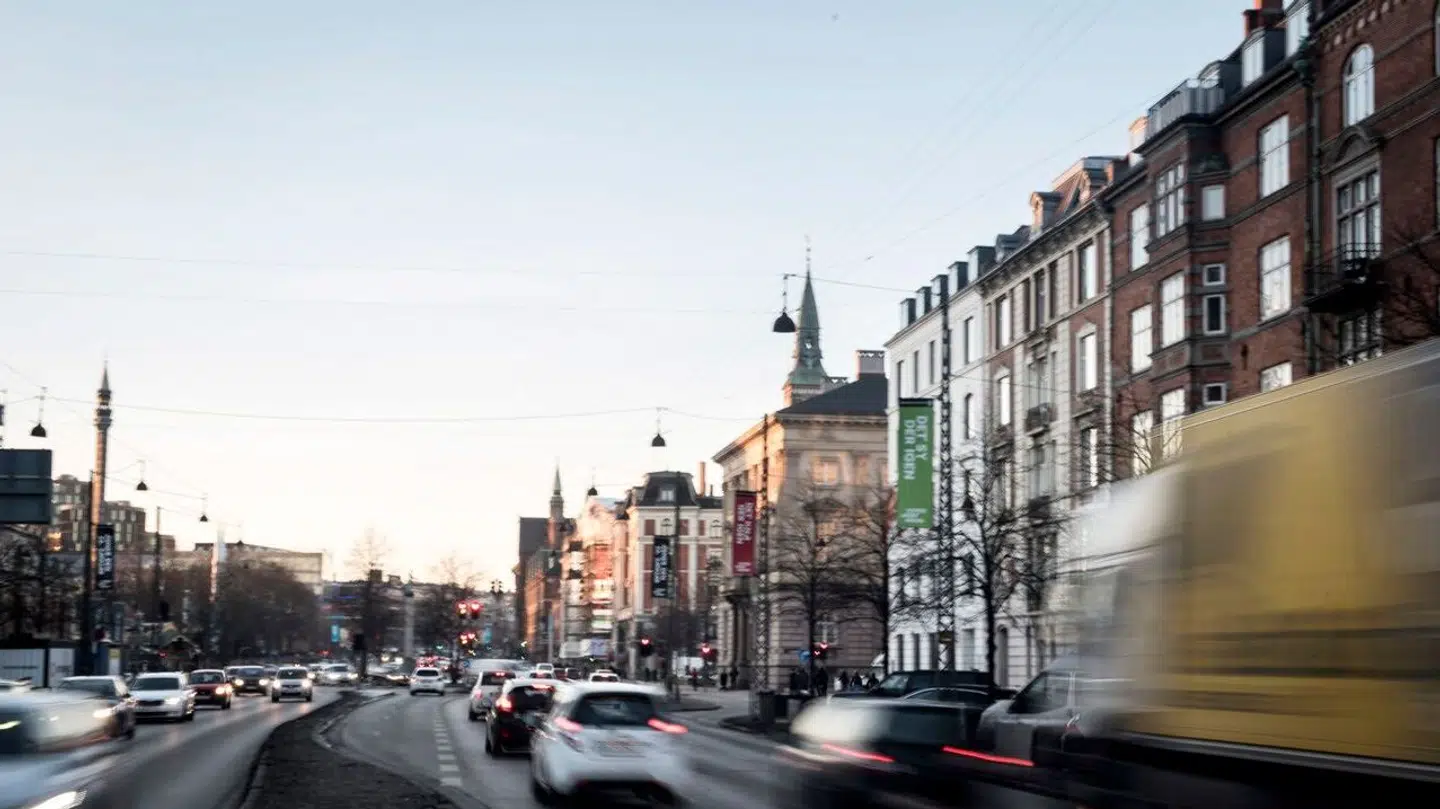 Der er mange biler om parkeringsudbuddet i København.