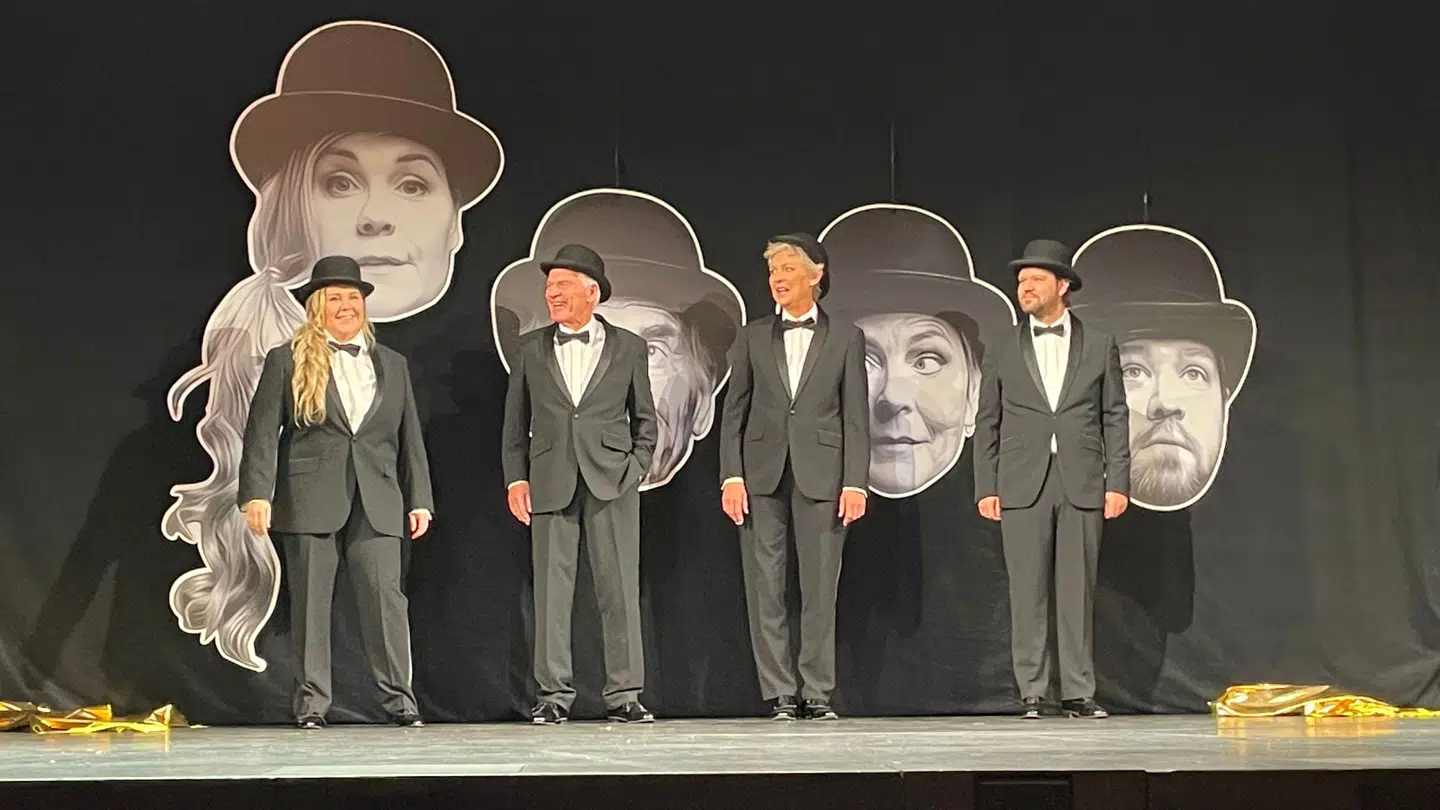 De fire er klar til en ny omgang revy i Tivoli.