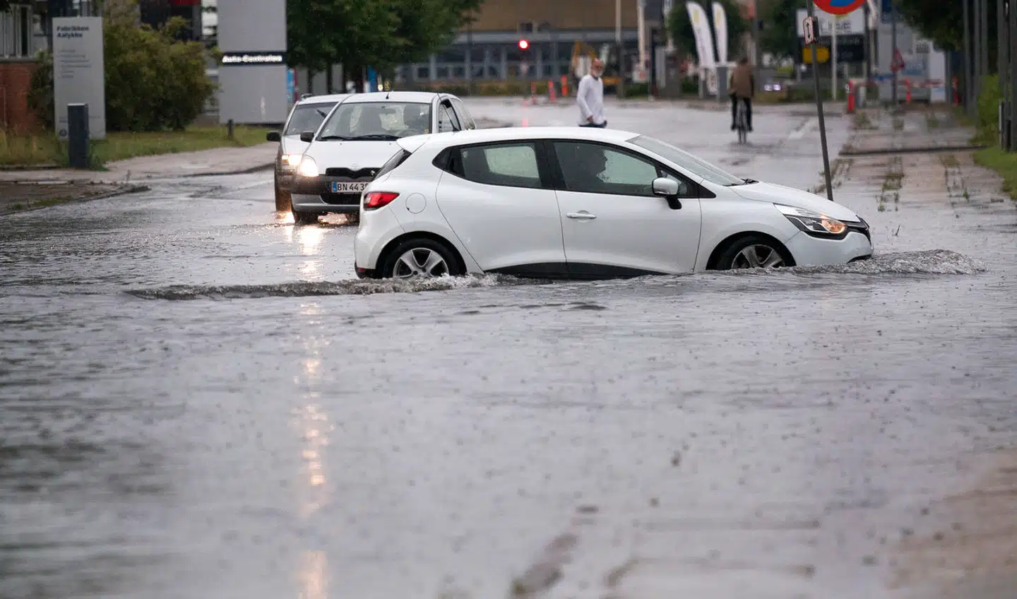 Her er det et billede fra Aalborg i 2021, hvor voldsom regn førte til oversvømmede veje.