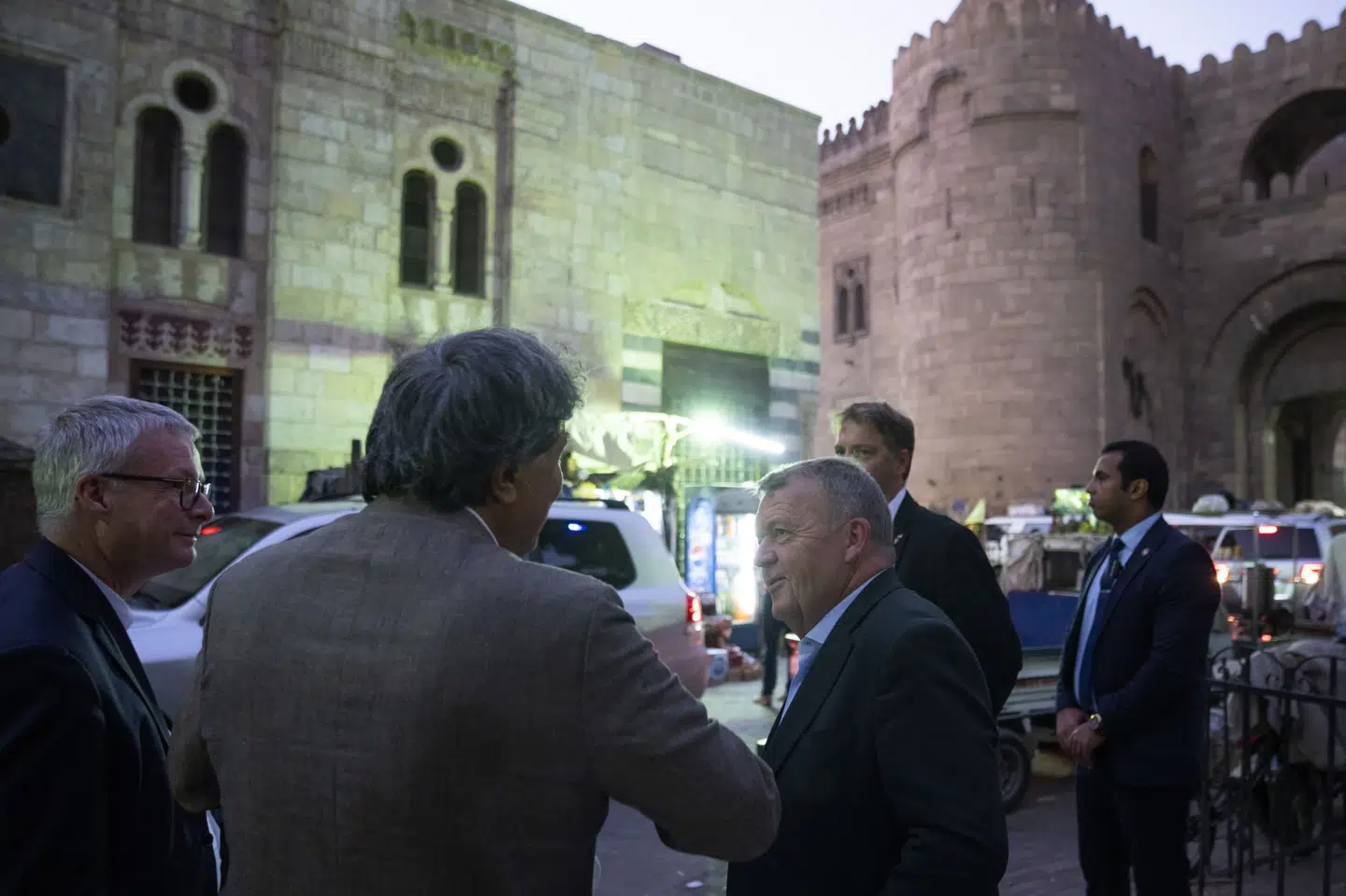 Udenrigsminister Lars Løkke Rasmussen besøger Kairos gamle bydel, hvor han indvier en filial af det danske kulturinstitut i Syrien, som længe har været lukket efter krigen i landet.