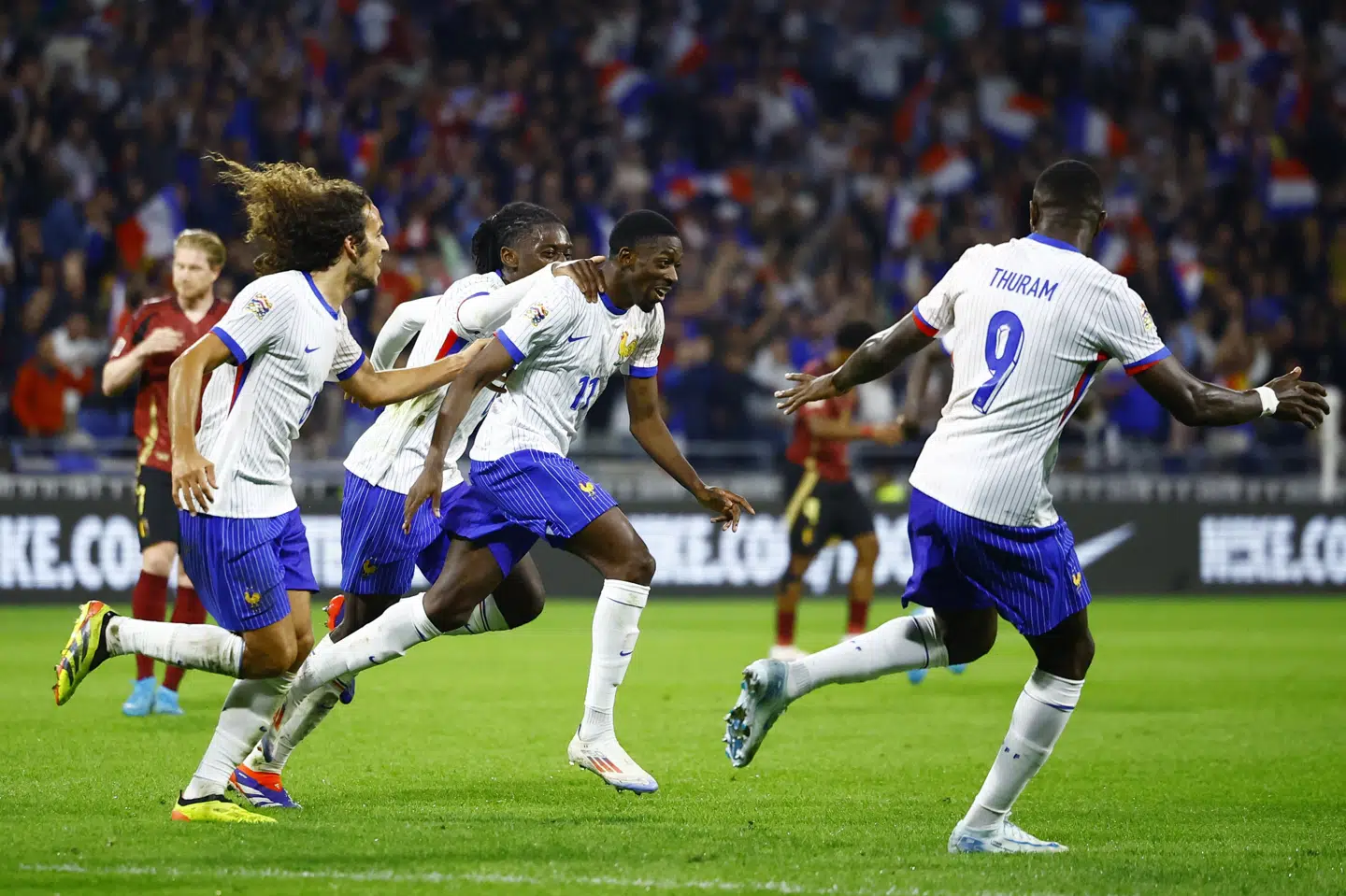 Ousmane Dembélé jubler over målet til 2-0 for Frankrig.