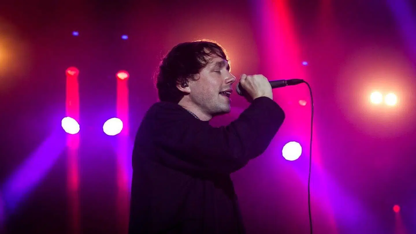 Forsanger i Mew, Jonas Bjerre.
