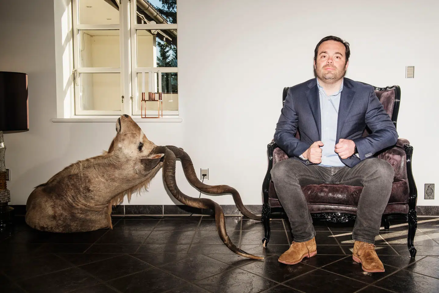 Christian Ree fotograferet i sit hjem