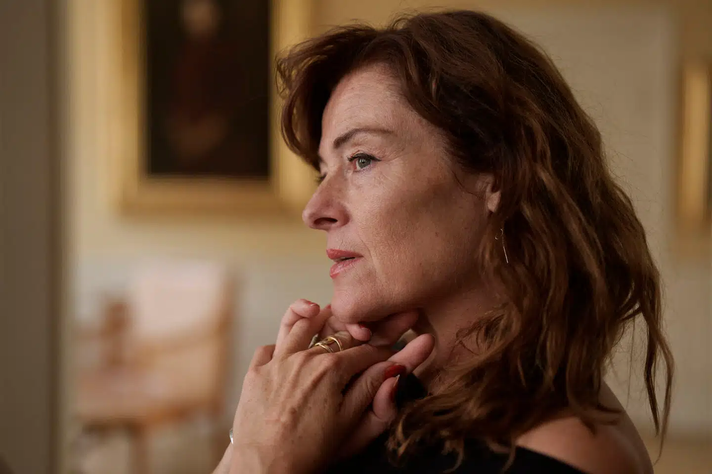 »Det er så almindeligt med utroskab, at man skulle tro, det var løgn. Og mindst lige så almindeligt at sige, at vi ikke vil finde os i utroskab,« siger Katrine Wiedemann, der debuterer som skønlitterær forfatter.