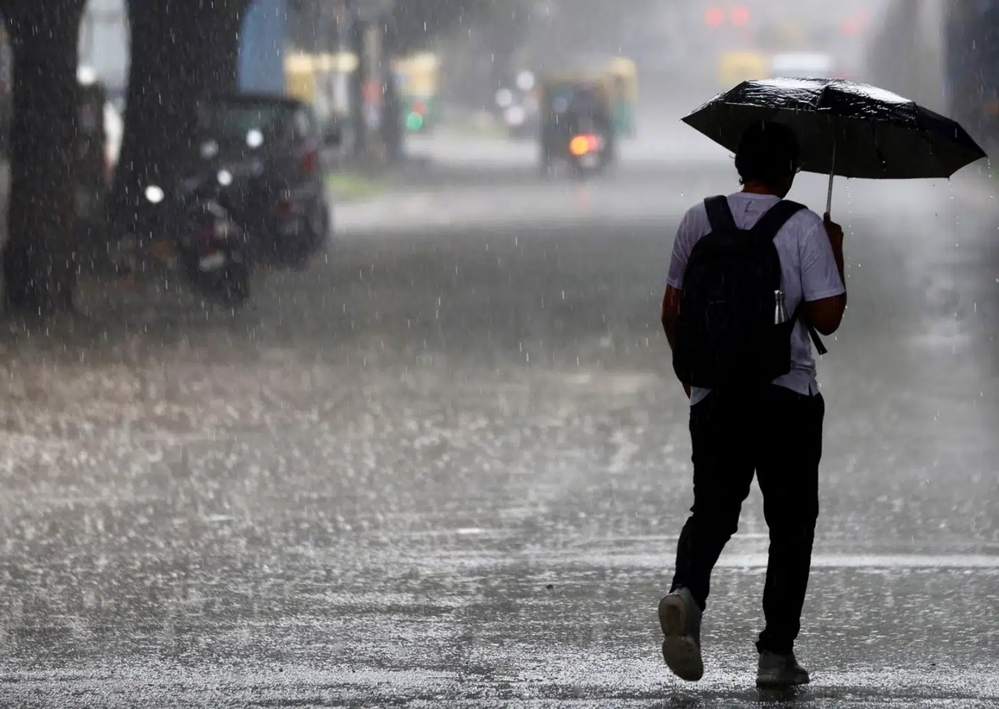 Der falder mere regn i storbyer end i mindre befolkede nærområder. Her er det monsunregn i Bangalore, Indien. Foto: Jagadeesh Nv, Scanpix