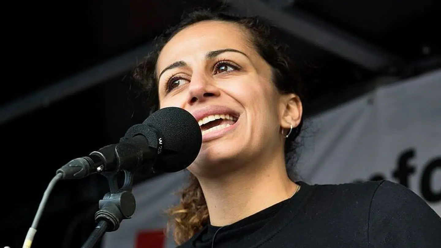 Haifaa Awad, forperson i Mellemfolkeligt Samvirke, skriver på sin personlige Instagram, at Mellemfolkeligt Samvirke har 'trænet' kontroversielle Bisan Owda.