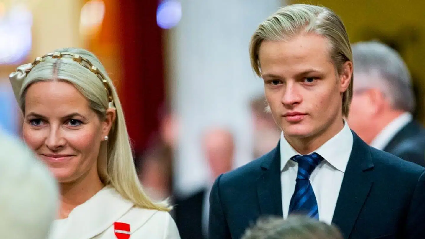 Marius Borg Høiby med sin mor.