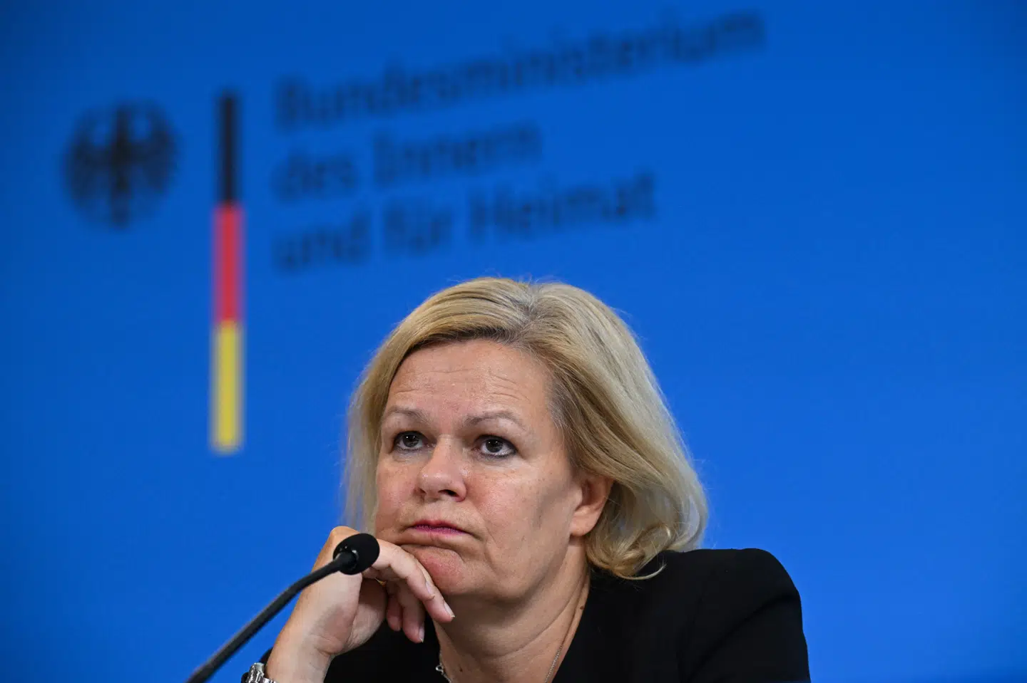 Asylansøgere skal tilbageholdes, mens det vurderes, om Tyskland reelt har ansvaret for deres sag, lyder det tirsdag fra indenrigsminister Nancy Faeser.