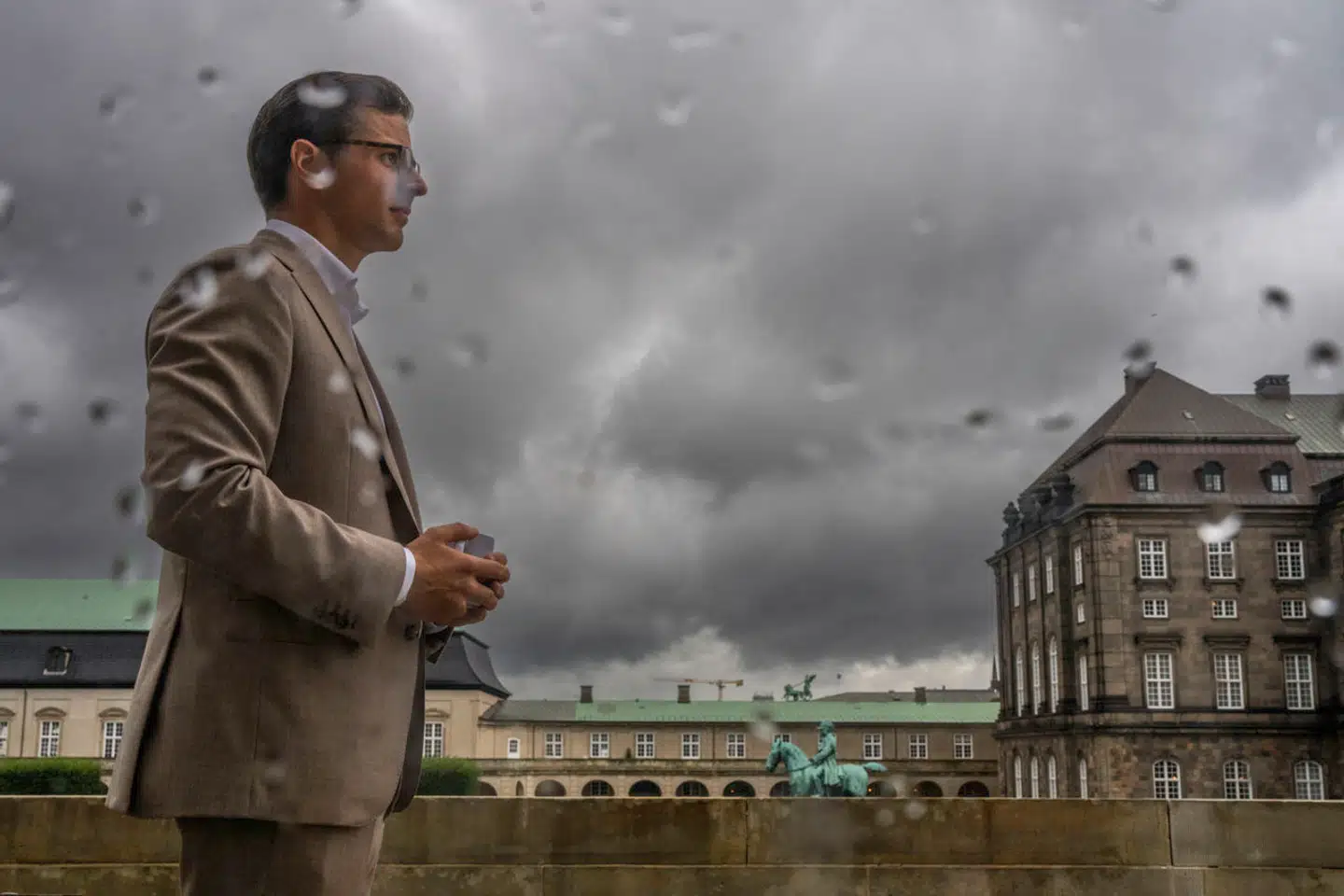 »Hvorfor overhovedet danne SVM-regeringen – hvis selve eksistensberettigelse var at gennemføre de svære, men nødvendige, reformer – hvis man alligevel ikke vil indfri de vidtløftige ambitioner, lige så snart meningsmålingerne viser tilbagegang?« spørger Alex Vanopslagh (LA) Mette Frederiksen i denne kronik.