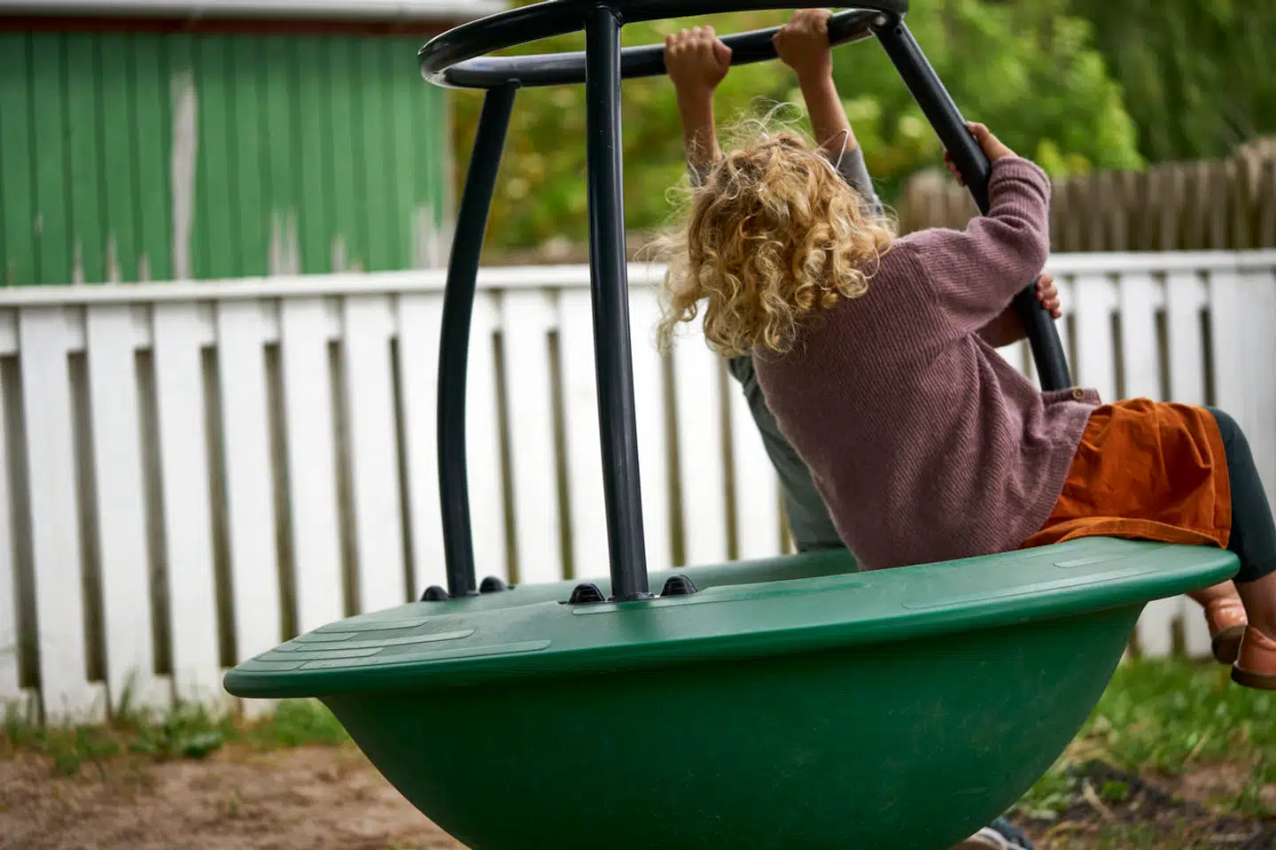 I 2003 belønnede Højesteret en mor, der i årevis havde chikaneret faren til barnet, så han mistede kontakten, skriver forfatterne i denne kommentar.