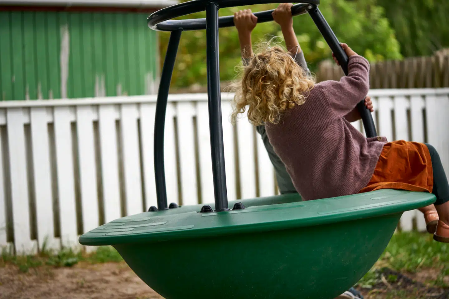 I 2003 belønnede Højesteret en mor, der i årevis havde chikaneret faren til barnet, så han mistede kontakten, skriver forfatterne i denne kommentar.