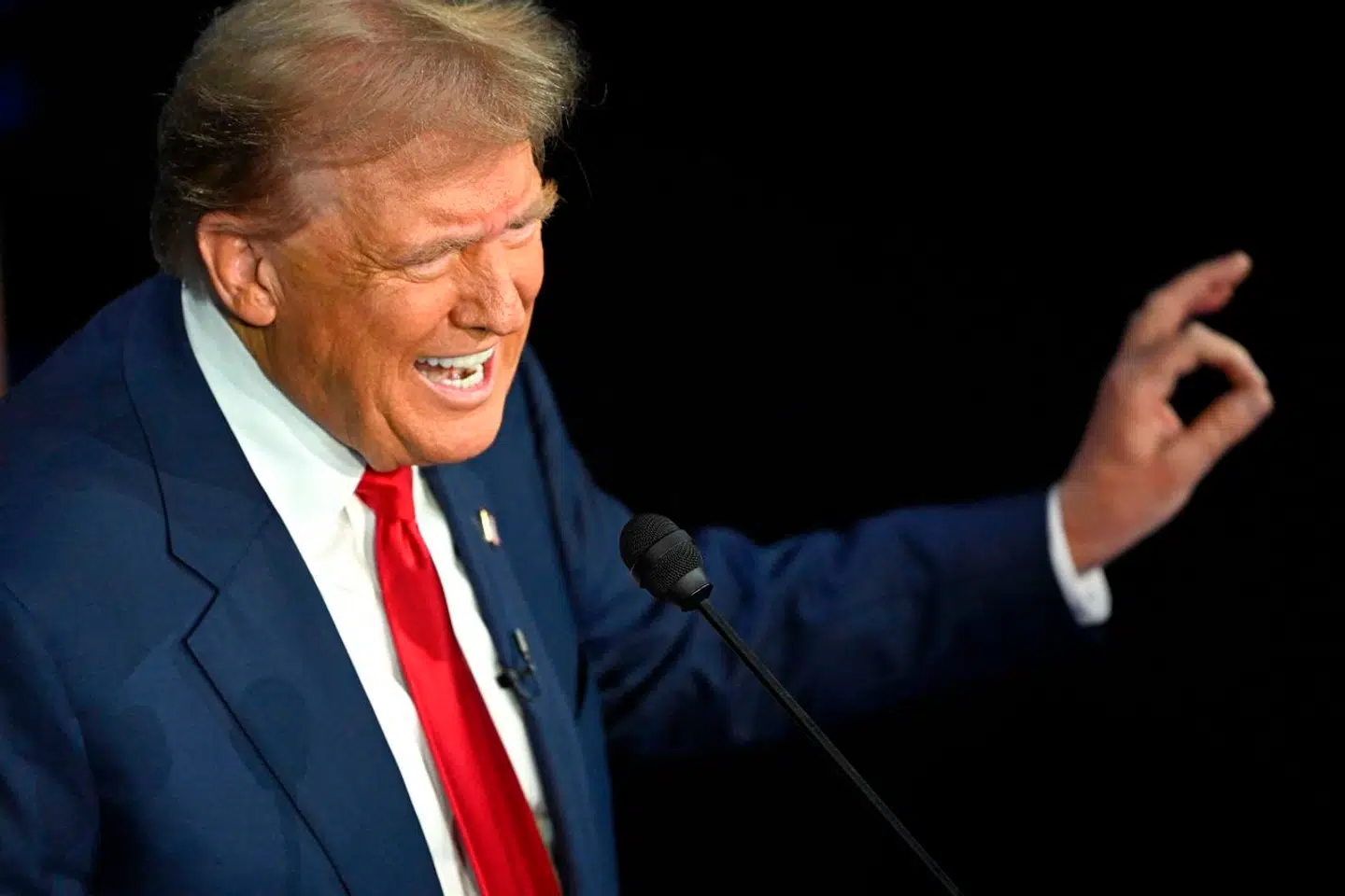 Her ses Donald Trump under nattens tv-duel.