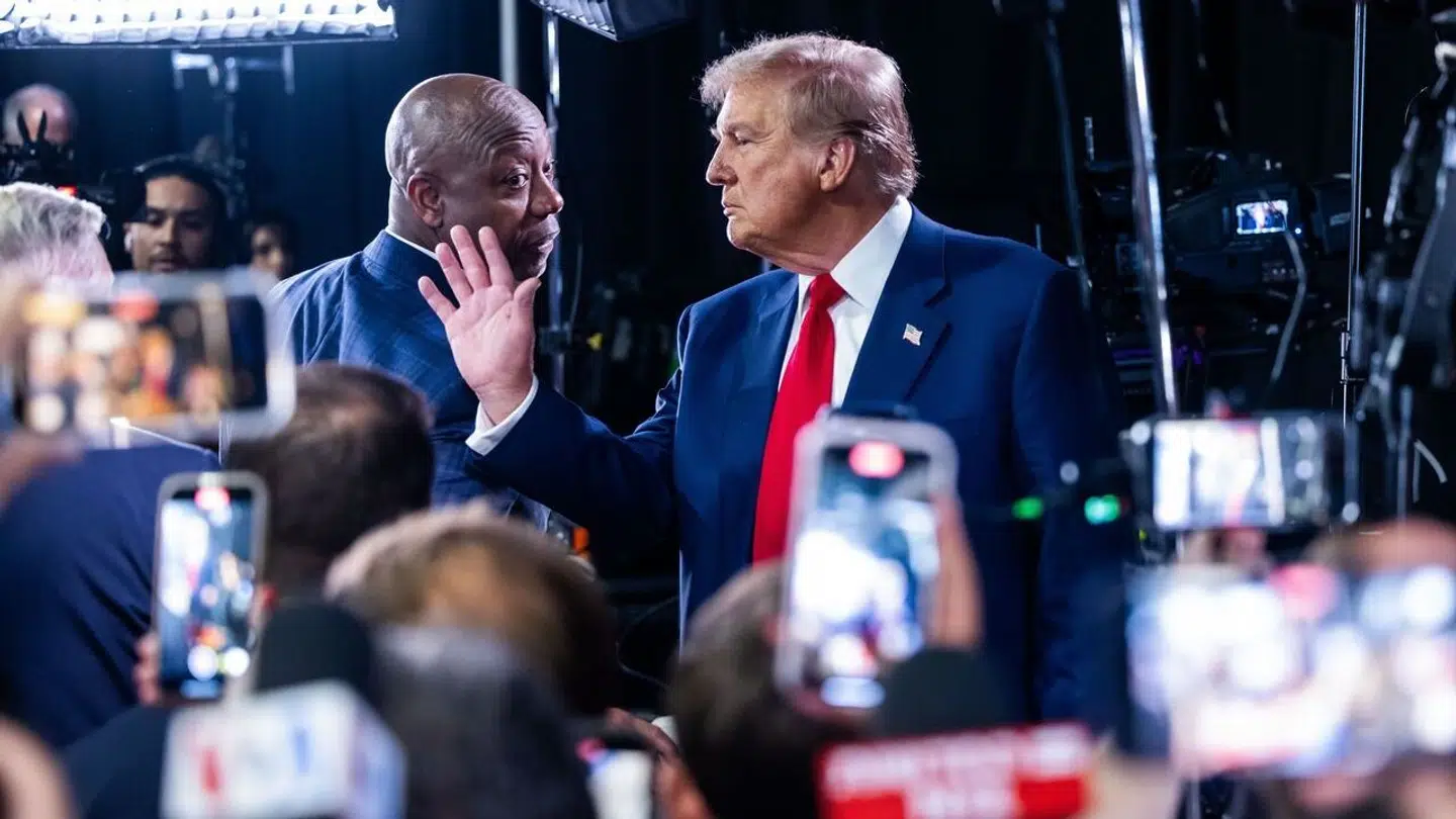 Her ses Donald Trump møde pressen efter nattens tv-duel.