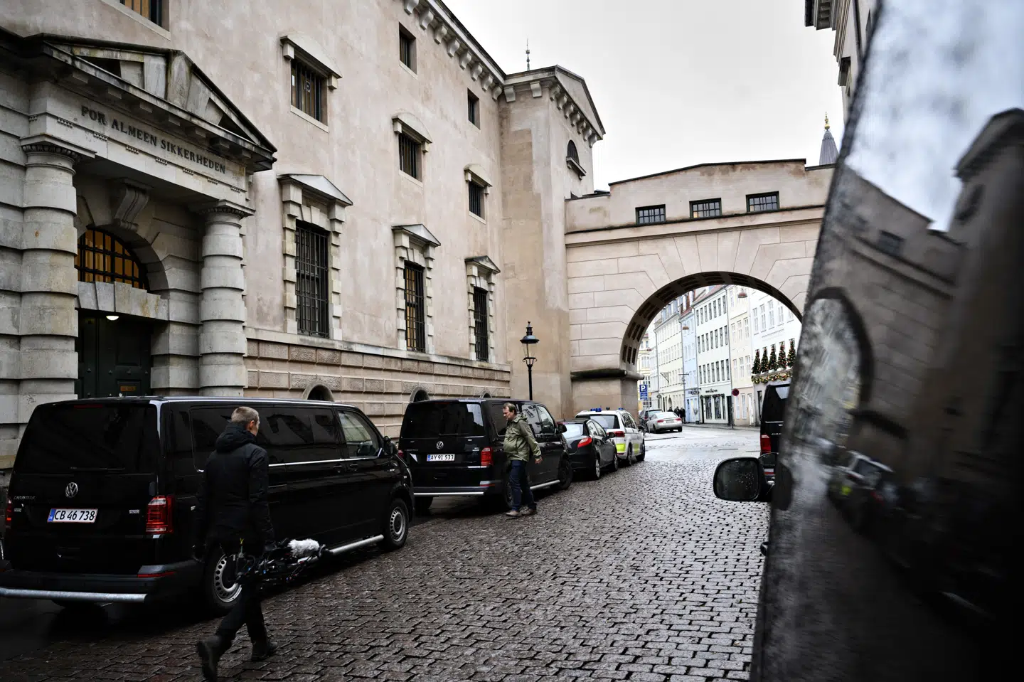 En 18-årig svensker er onsdag i Dommervagten i København, hvor han er sigtet for drabsforsøg og våbenbesiddelse. (Arkivfoto).
