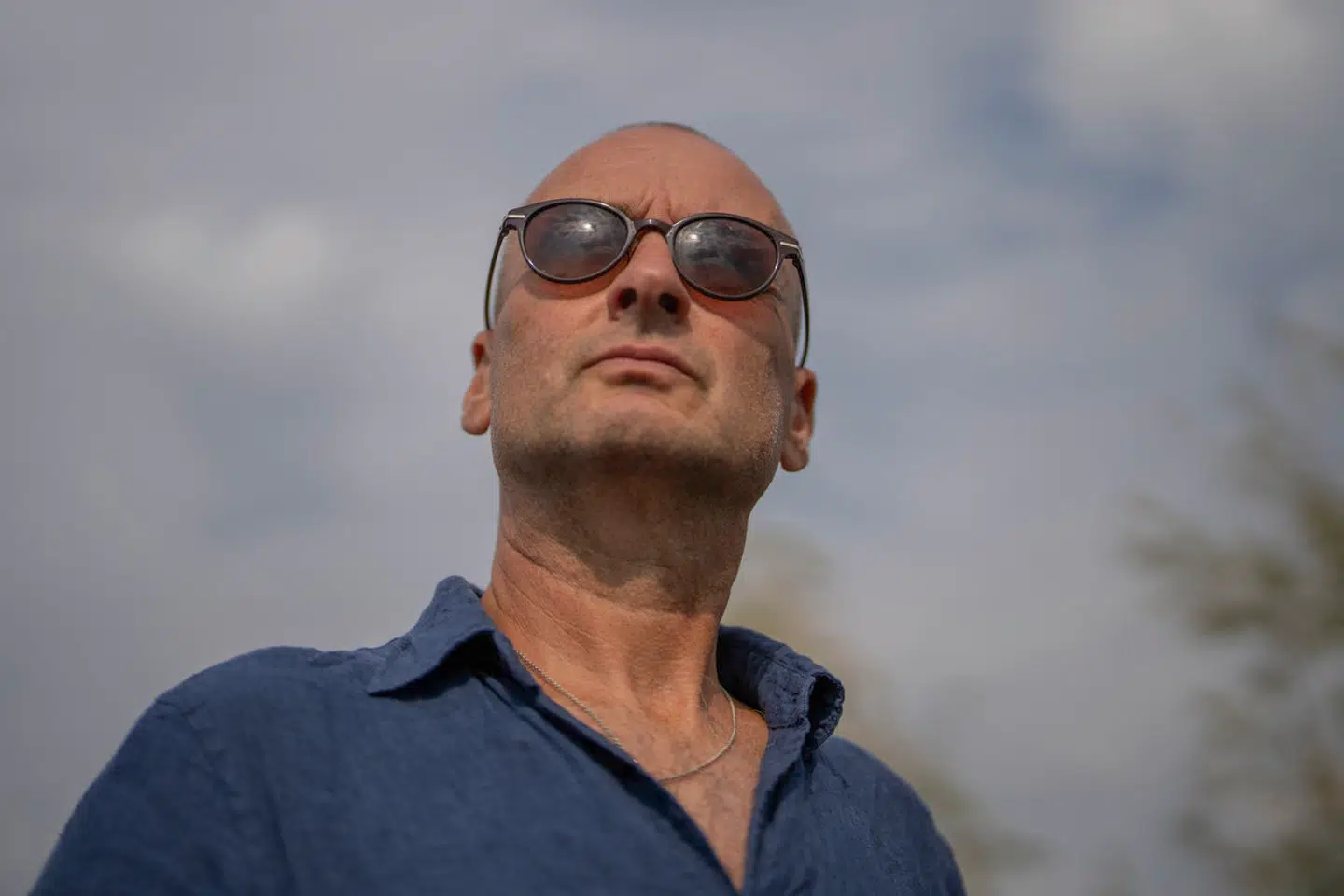 Anmelderne hylder Thomas Bobergs roman »Insula« med hjerter og stjerner, men ikke alle er glade for bogen. Flere beboere på Fejø føler, at de er mod deres vilje er blevet gjort til karakterer i romanen. Thomas Boberg afviser, at der skulle være tale om en fejøroman.