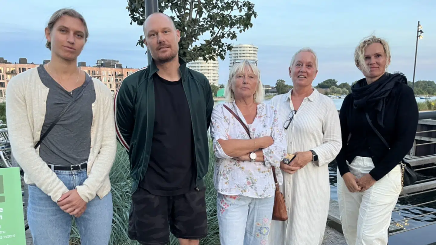 Fem repræsentanter fra den såkaldte brogruppe, som arbejder imod etableringen af en cykelbro med landgang ved Engholmene. Fra venstre er det: Sekita Petersen, Thomas Samuelsen, Marianne Wigant, Ida Taisbak og Camilla Løkkegaard.