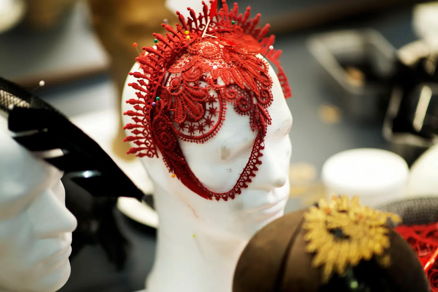 Skulle det være en lille, ny ting til garderoben? Det Kongelige Teater sælger ud. Pressefoto: Christian Als