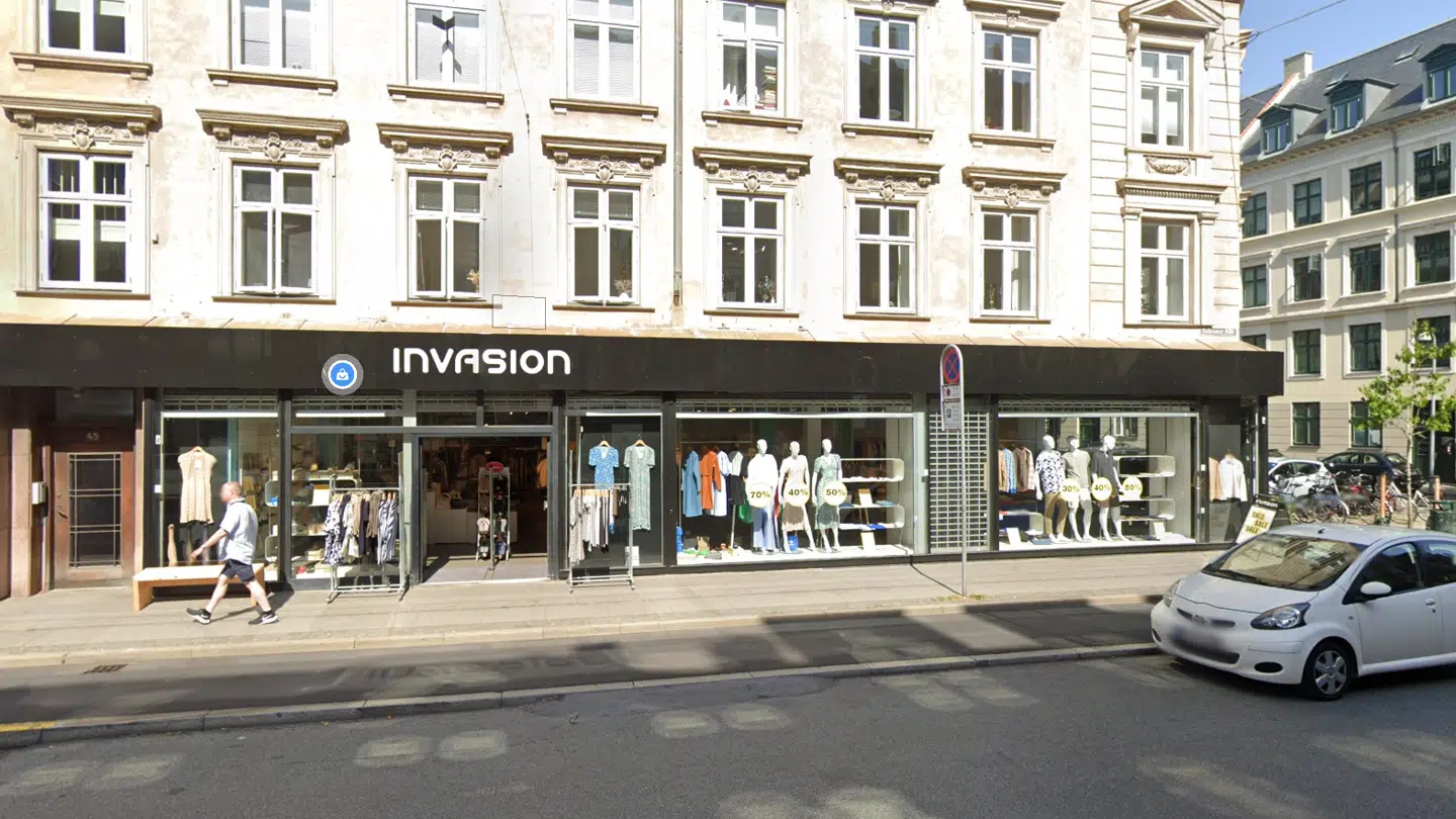 Her set Invasion-butikken på Falkoner Allé på Frederiksberg fra da den lå i nummer 45, siden flyttede den til nummer 47.