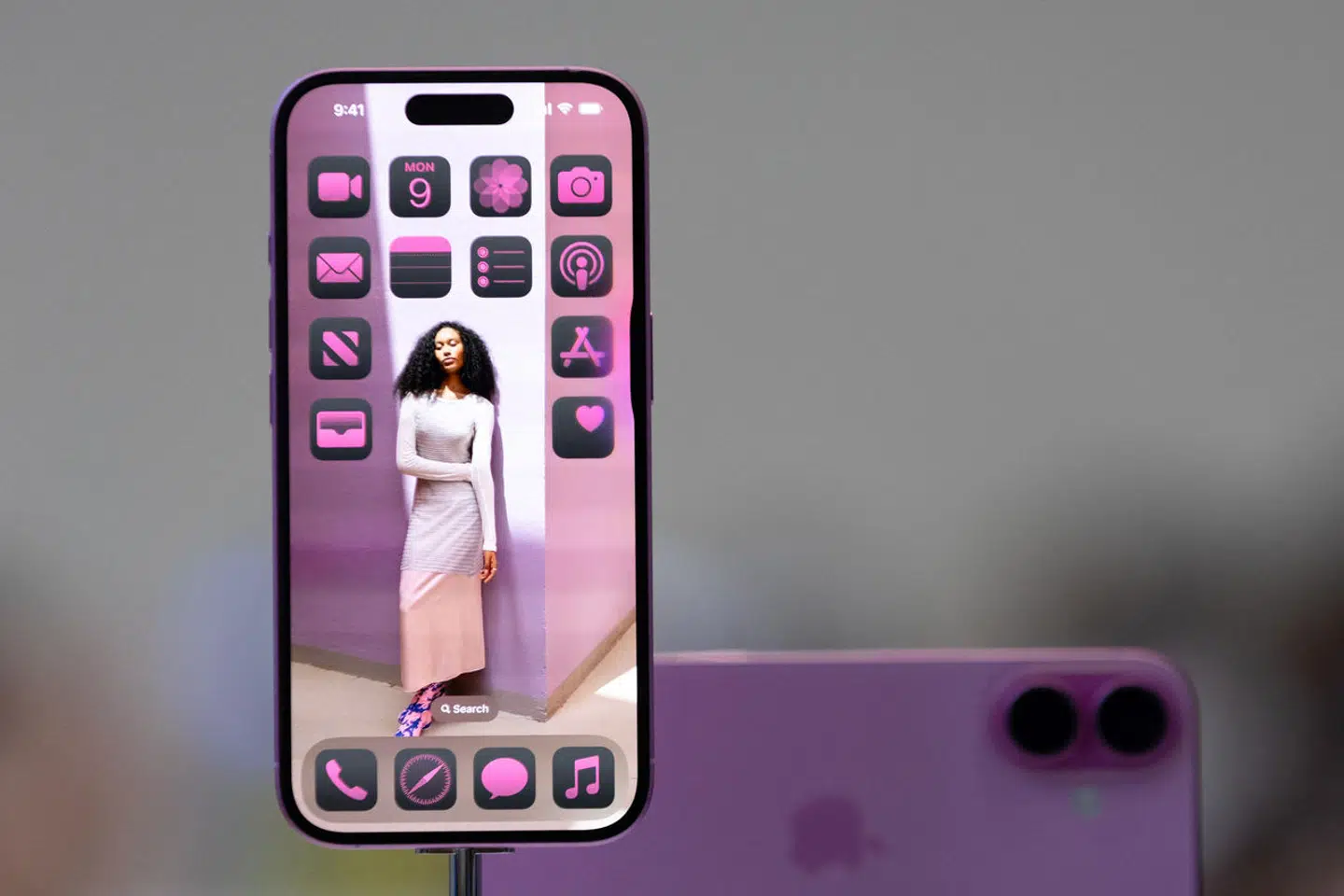 Da Apple fortalte om de nye AirPods, var der også nyt om selskabets nye iPhone 16, der ses her.