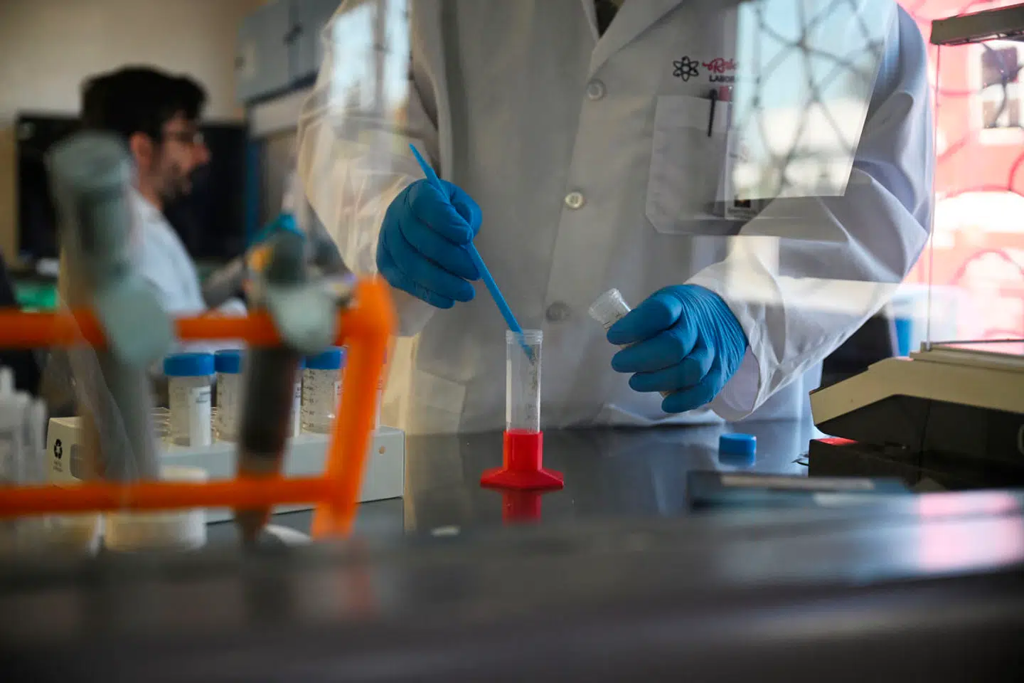 Terapi med psykedeliske stoffer har lidt et tilbageslag. Her er det psilocybin i et laboratorium i Oregon, USA. Foto: Robyn Beck, Scanpix