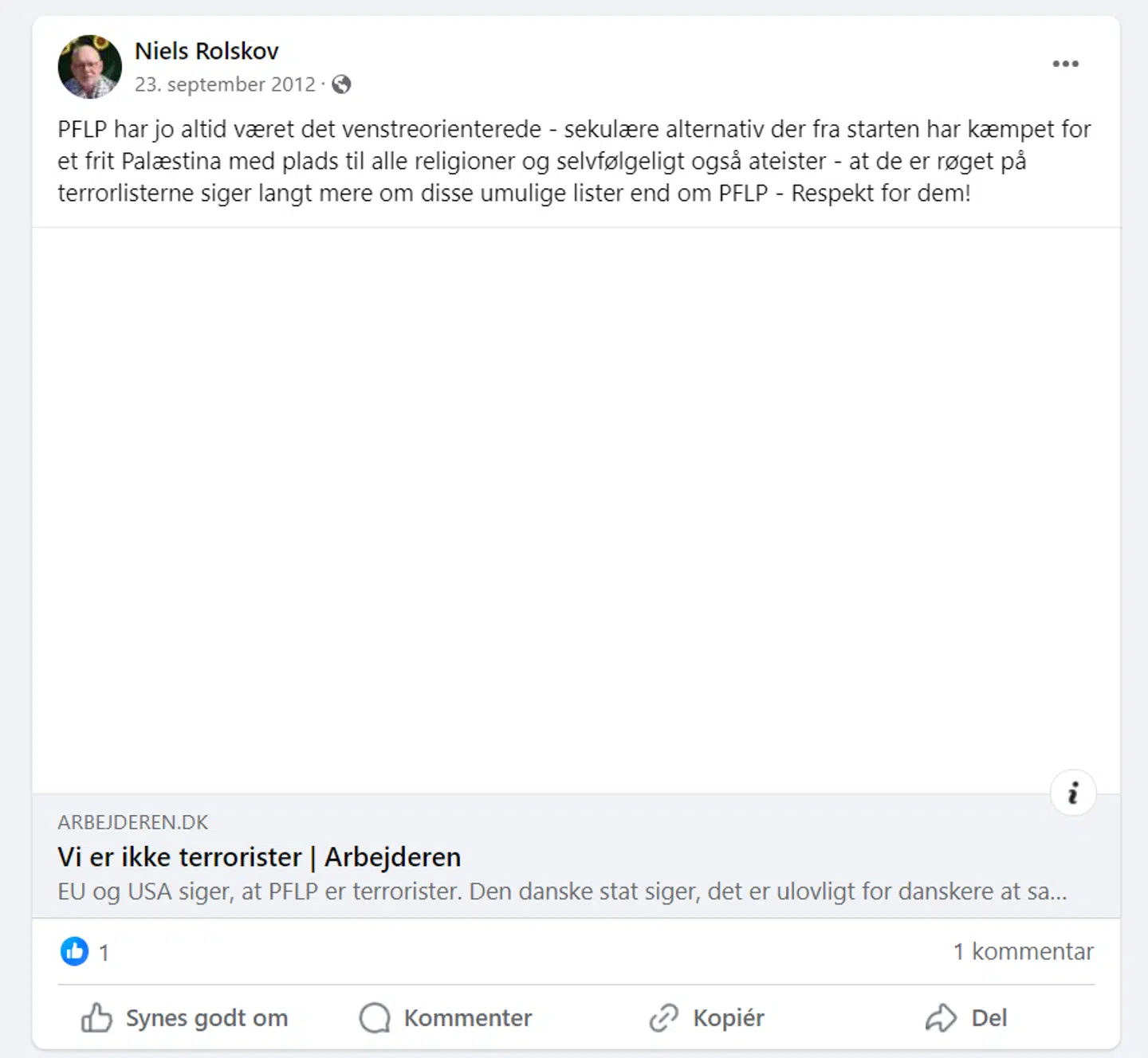 Her ses det Facebookopslag, hvor Niels Rolskov erklærer sin respekt for terrororganisationen PFLP.