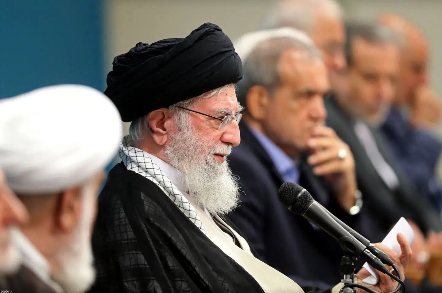 Den iranske leder, Ali Khamenei. På trods af de amerikanske anklager har den iranske mission til FN udtalt, at den iranske regering intet motiv har til at blande sig i det amerikanske valg.