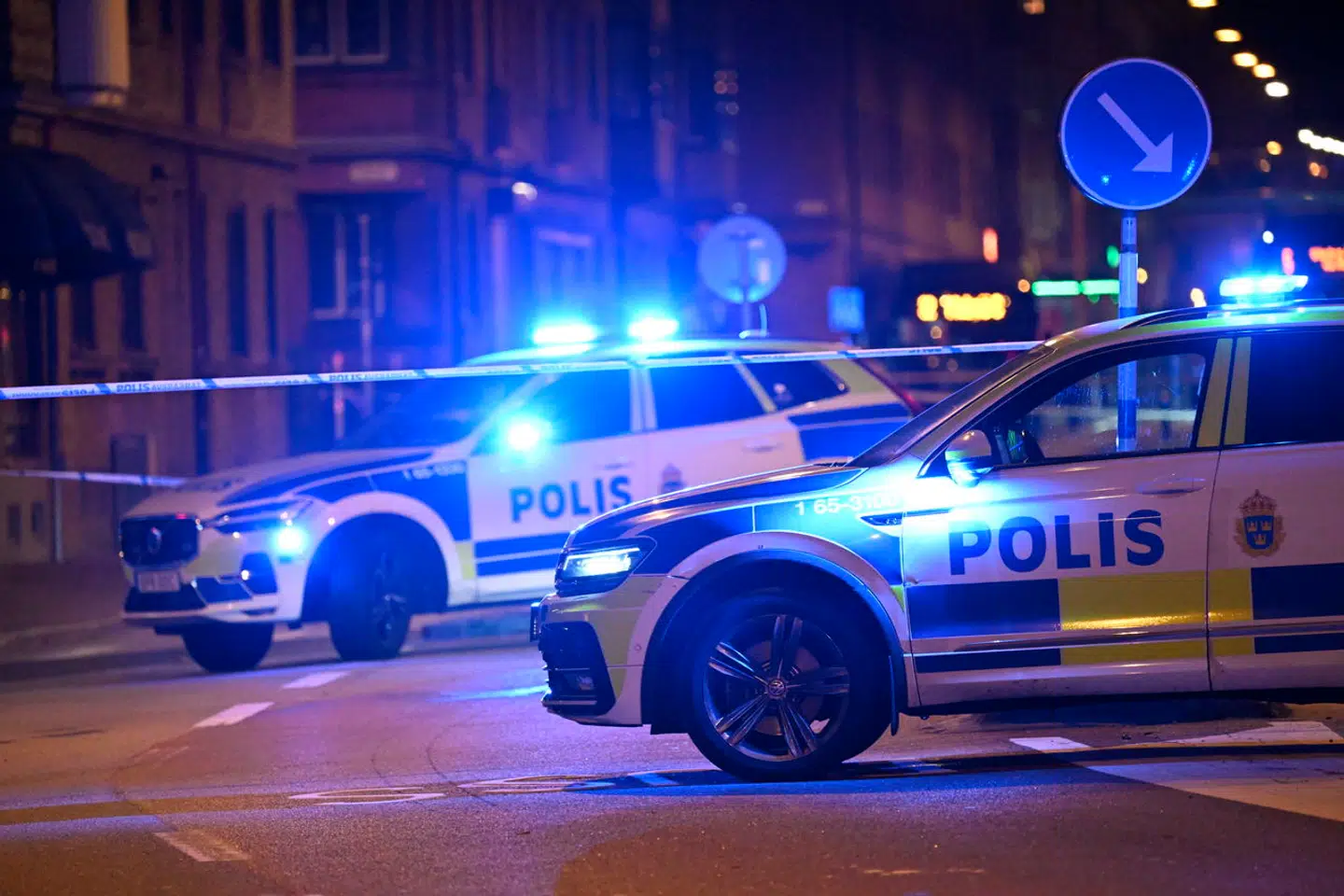 Ukendt knivmand filmer angreb i Stockholm.