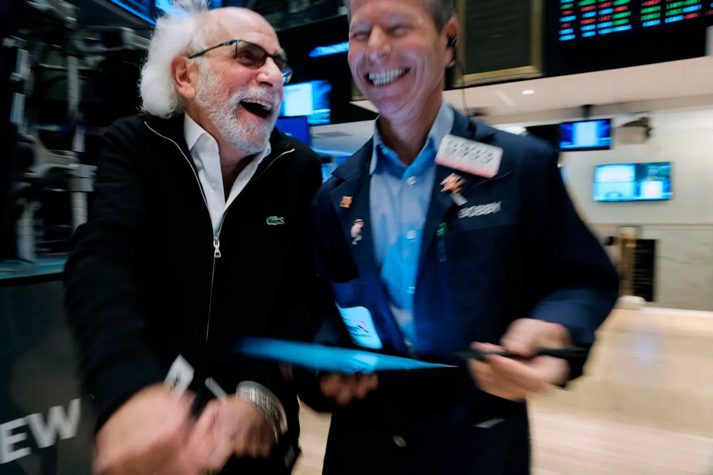 De danske eliteaktier stiger fredag til rekordniveau.