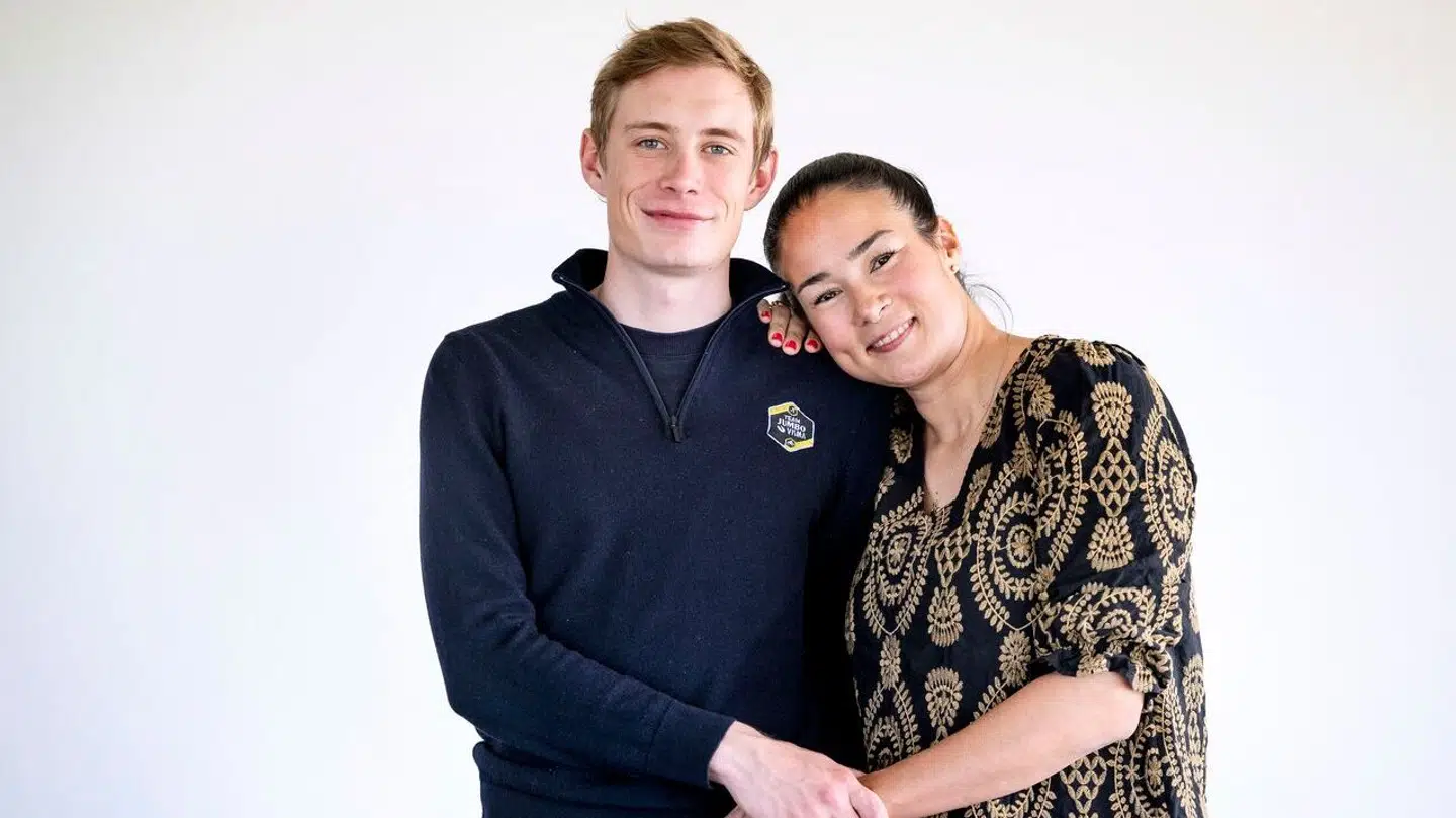 Jonas Vingegaard sammen med sin hustru, Trine.