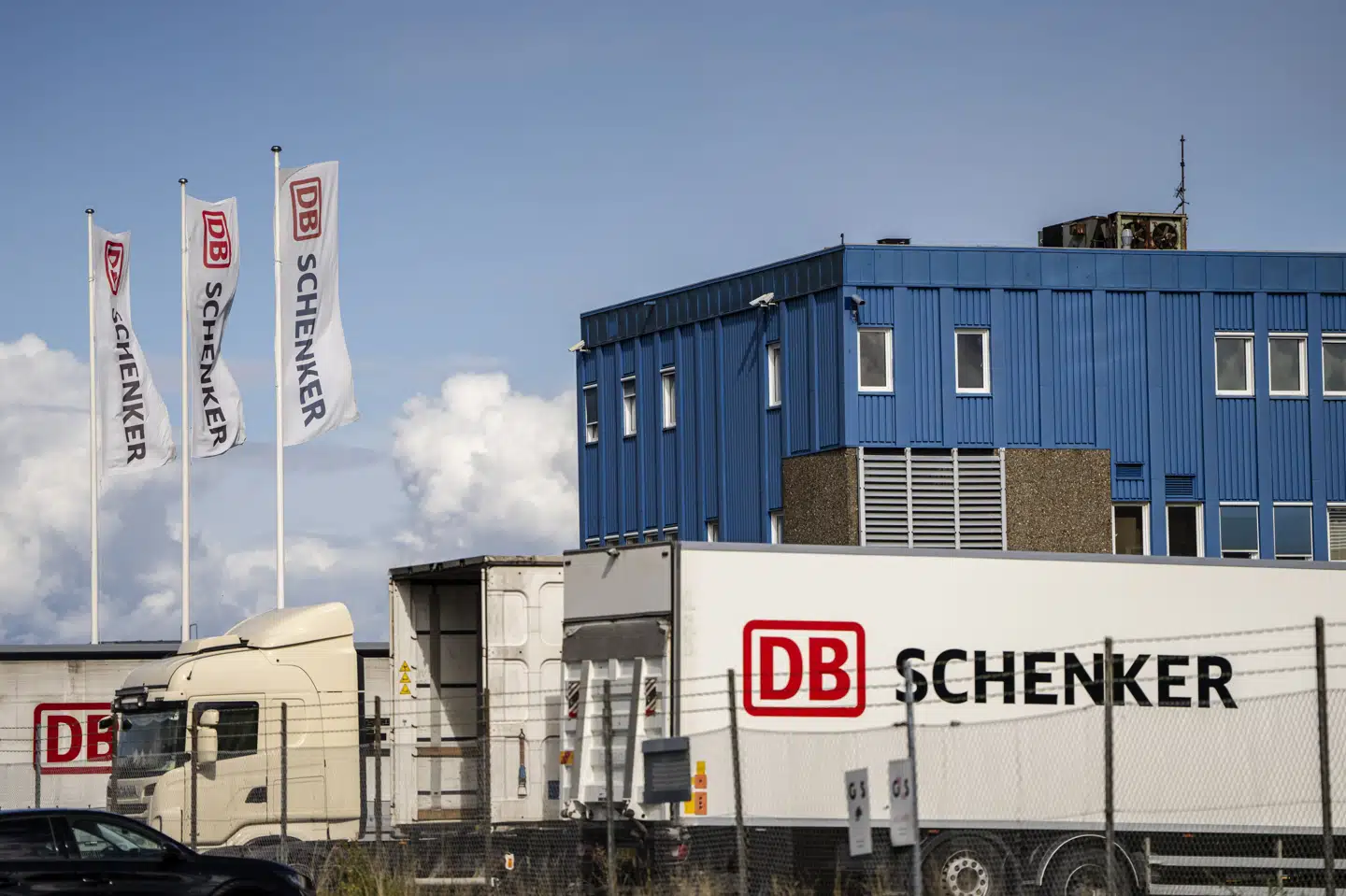 DSV og Schenker for sammenlagt en markedsandel på seks til syv procent, siger DSV's finansdirektør, Michael Ebbe, til Reuters.