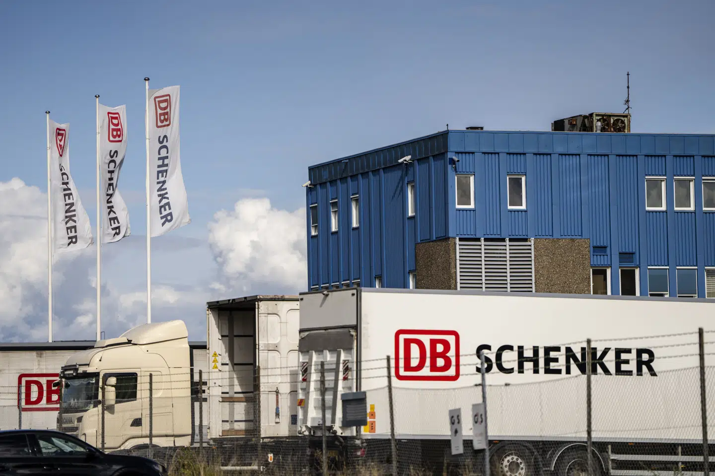 DSV og Schenker for sammenlagt en markedsandel på seks til syv procent, siger DSV's finansdirektør, Michael Ebbe, til Reuters.