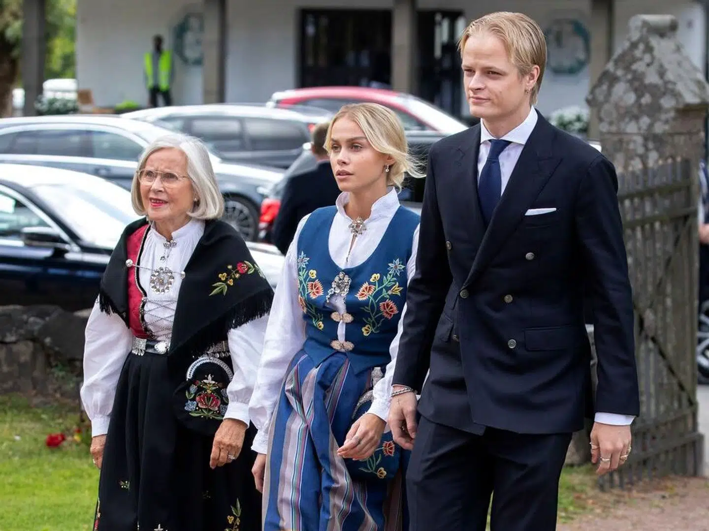 Juliane Snekkestad og Marius Borg Høiby fotograferet til prins Sverre Magnus' konfirmation i 2020.