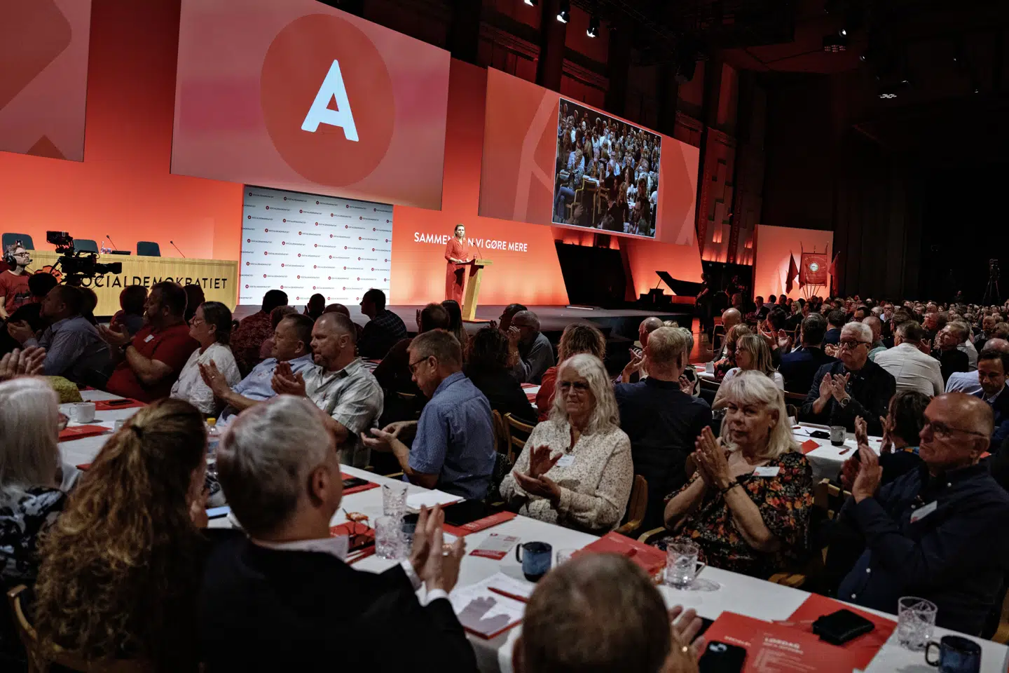 Formand Mette Frederiksen holdt lørdag tale på Socialdemokratiets kongres i Aalborg. Søndag stemte medlemmerne nej til et forslag om at tillade dobbeltmandater. (Arkivfoto).