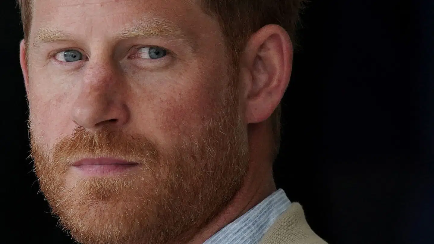 Harry fratrådte sin rolle som medlem af Storbritanniens kongelige familie i 2020. Siden har han sammen med sin kone, Meghan Markle, udtalt sig kritisk om det britiske kongehus offentligt.