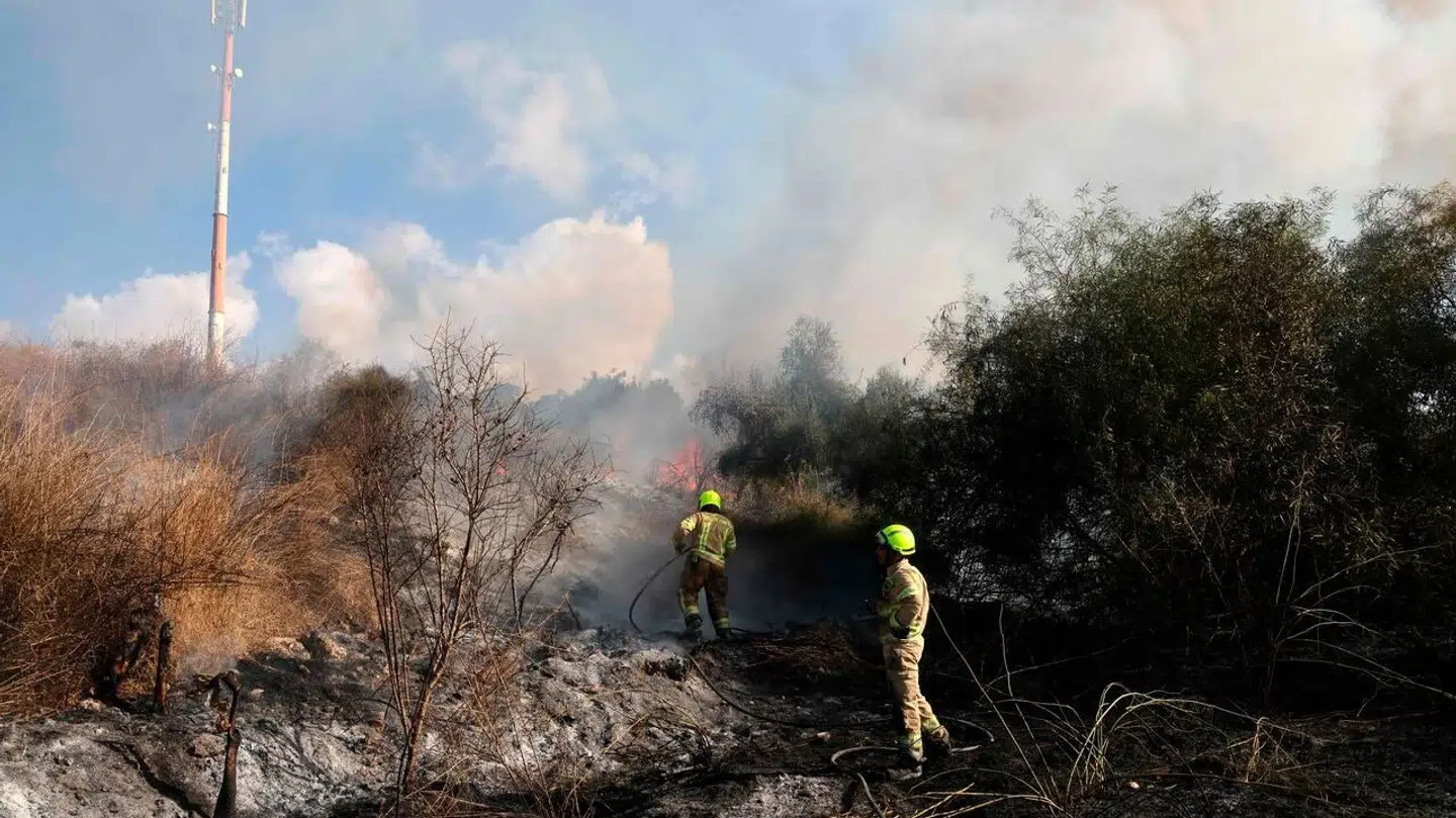 Resterne fra Houthiernes missil faldt angiveligt til jorden og antændte en ildebrand i et åbent område i Lod nær Tel Aviv.
