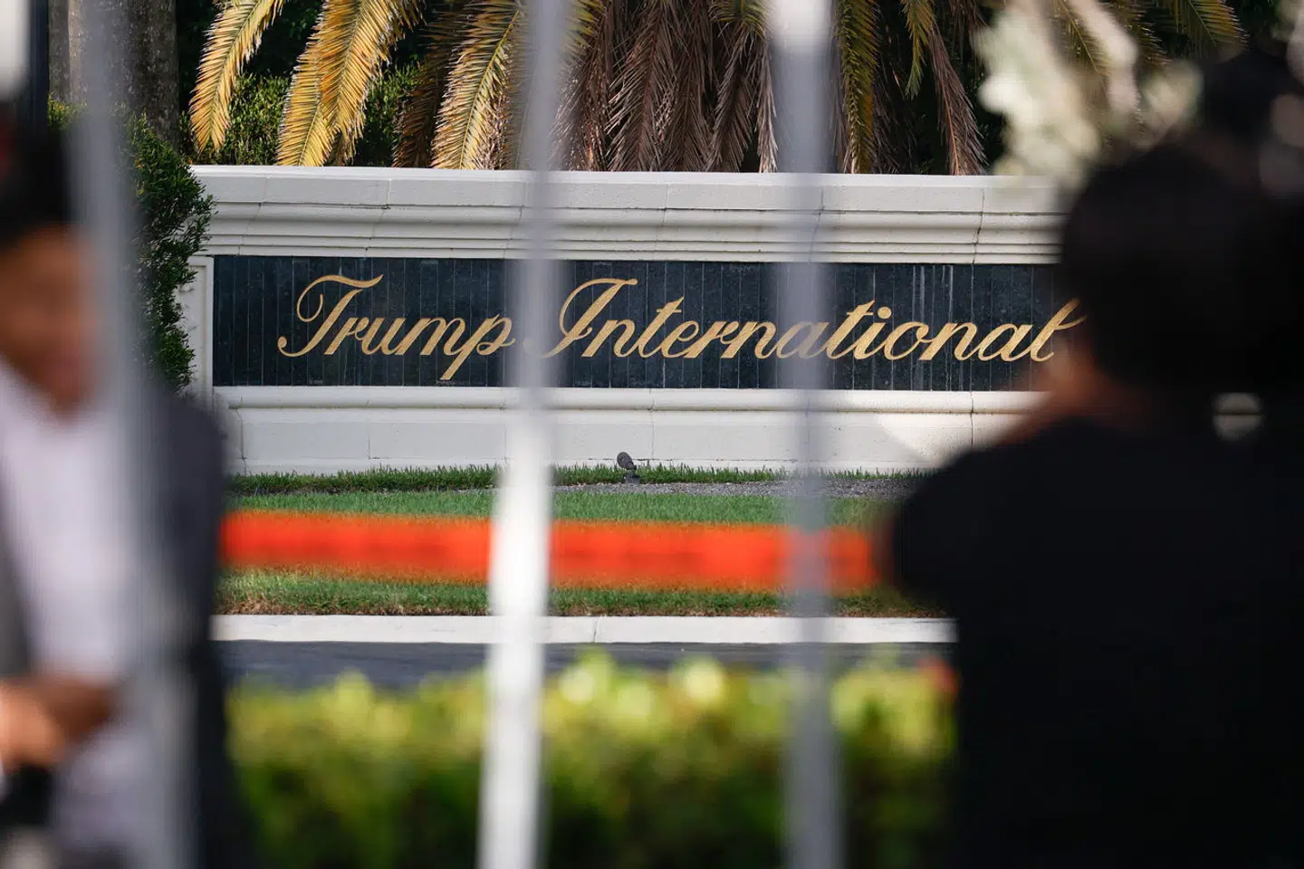 Det er bare to måneder siden, at Donald Trump blev forsøgt dræbt i Butler i Pennsylvania. Søndagens hændelser ved Trump International Golf Course bliver af FBI set som et nyt attentatforsøg mod præsidenten.