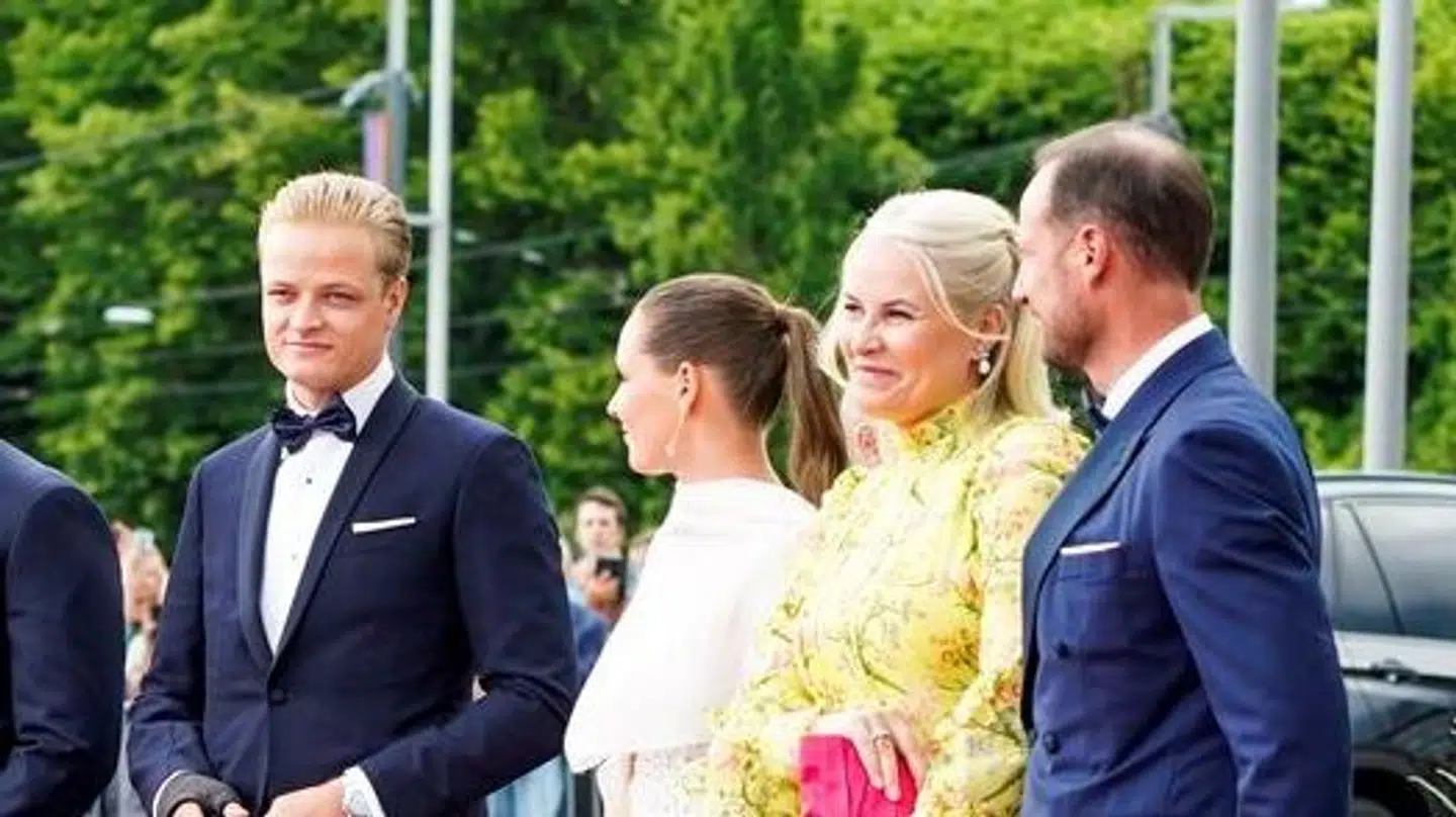 Marius Borg Høiby sammen med sin kongelige familie.