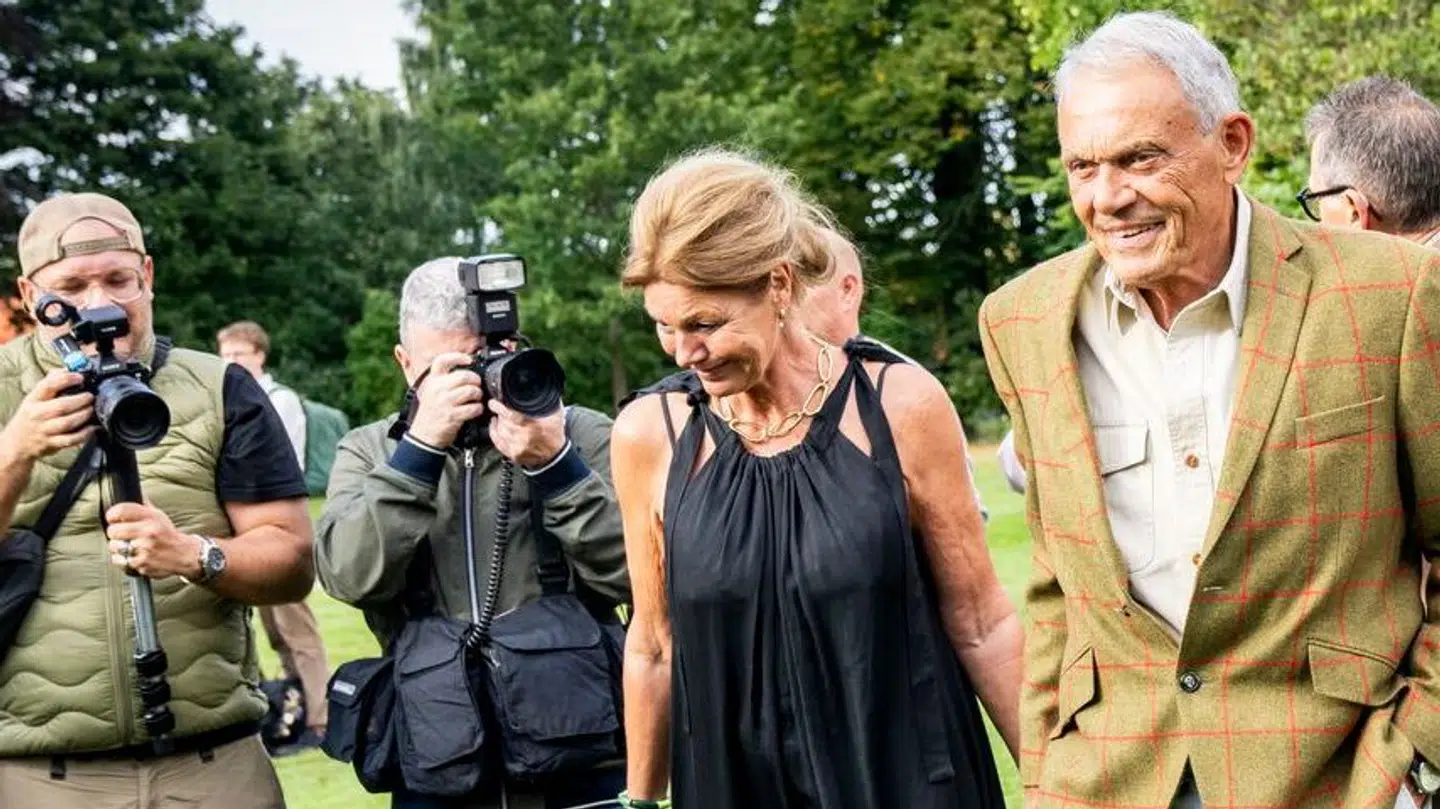 Gitte Peters og Karsten Ree ankom mandag sammen til Rungstedlundprisen på Karen Blixen Museum ved Rungsted Kyst.