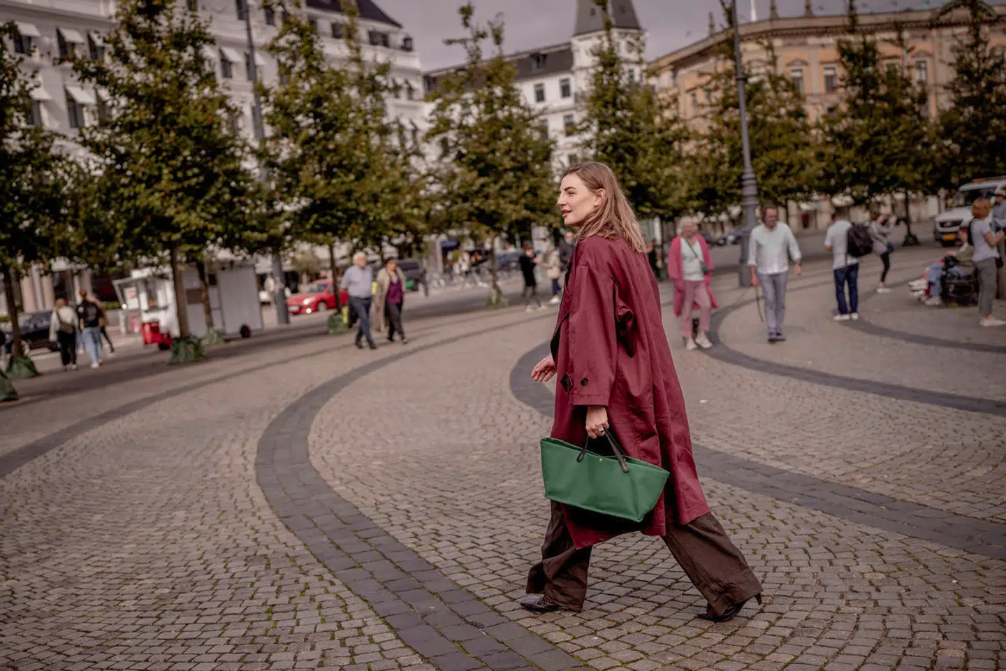 Molly Egelind ser sine børn mere i dag, end da familien boede på landet, fordi transport til og fra arbejde er skåret ud af ligningen. Til gengæld var der også mange fine ting ved at bo på landet, betoner hun. For eksempel en »helt vidunderlig« naturbørnehave.